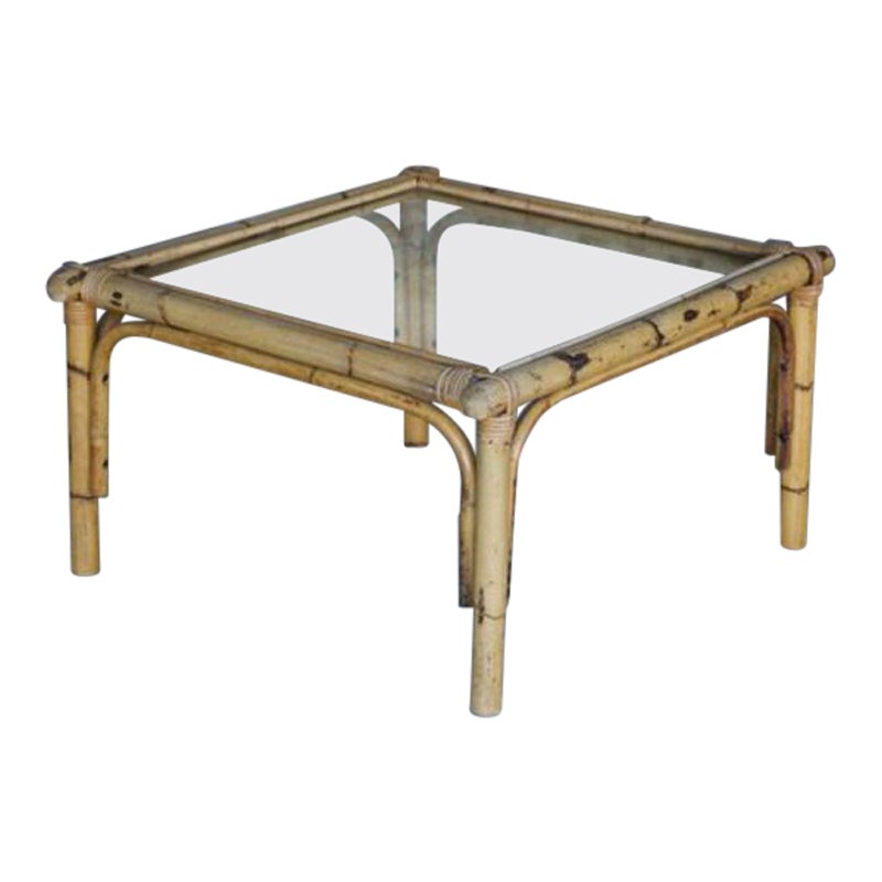 Ensemble de 14 tables basses en rotin, années 1950 en vente
