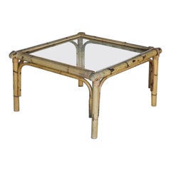 Ensemble de 14 tables basses en rotin, années 1950