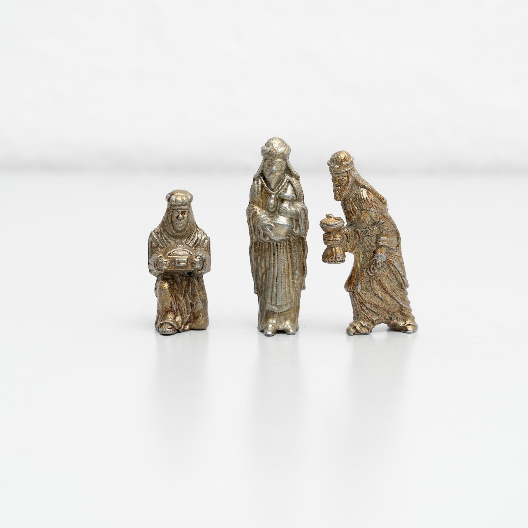 Milieu du XXe siècle Ensemble de 14 figurines de Noël traditionnelles espagnoles, vers 1950 en vente