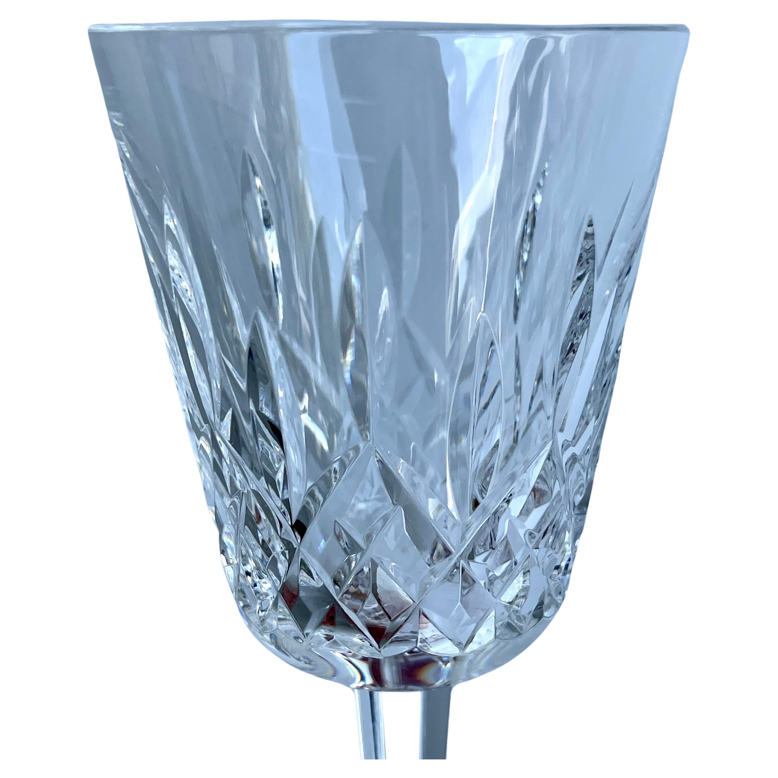 Vintage Lismore Waterford Kristall Kelch Wasser oder Wein Gläser, Satz von 14

Das berühmte Lismore-Muster wurde 1952 von Miroslav Havel, dem Chefdesigner von Waterford, entworfen, der sich für die charakteristischen Rauten- und Keilschliffe des