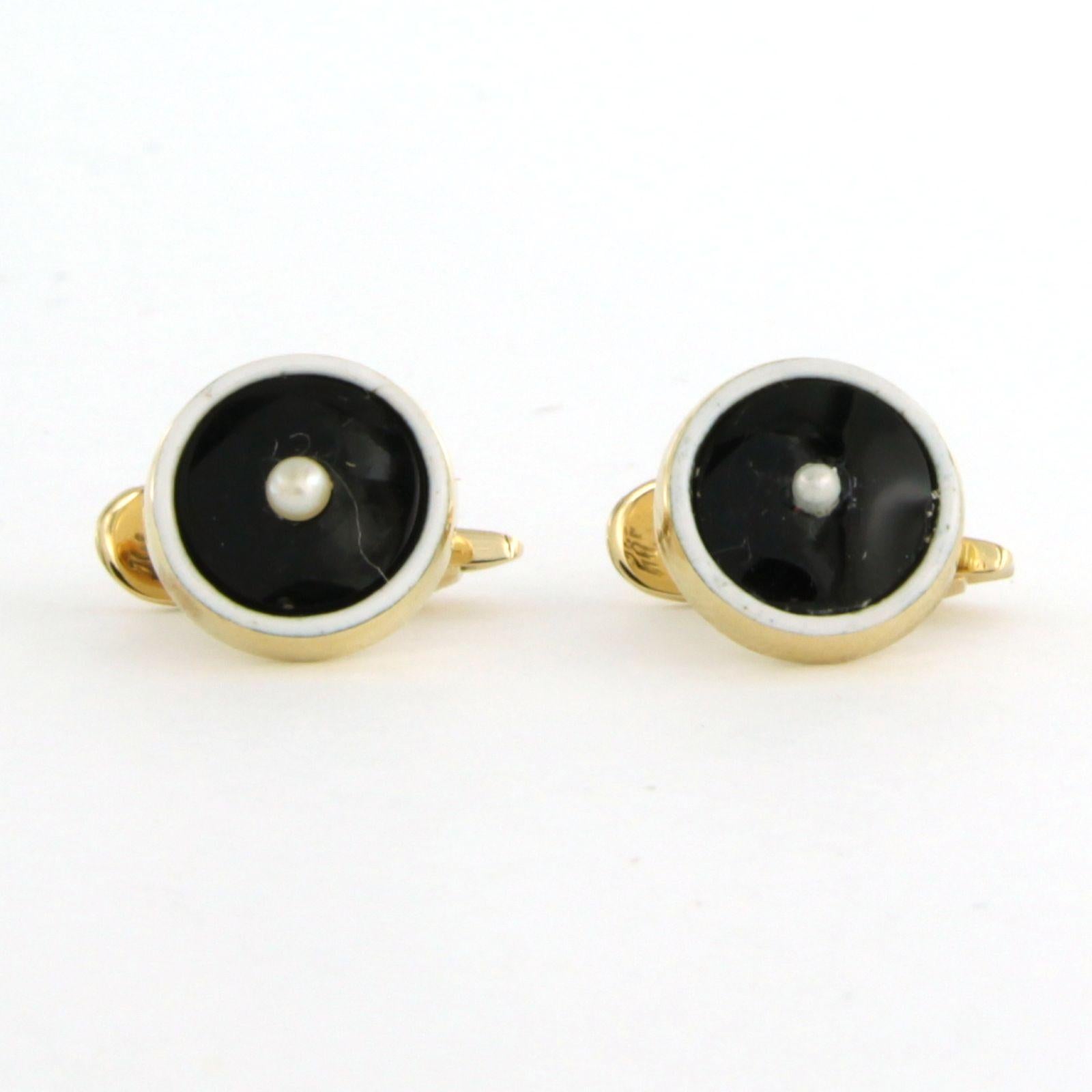 Satz von  Manschettenknöpfe und Kragenknöpfe aus 14-Karat-Gold mit weißer Emaille, Perle und Onyx (Ovalschliff) im Angebot