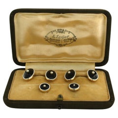 Ensemble de  Boutons de manchette et boutons de collier en or 14 carats avec émail blanc, perles et onyx