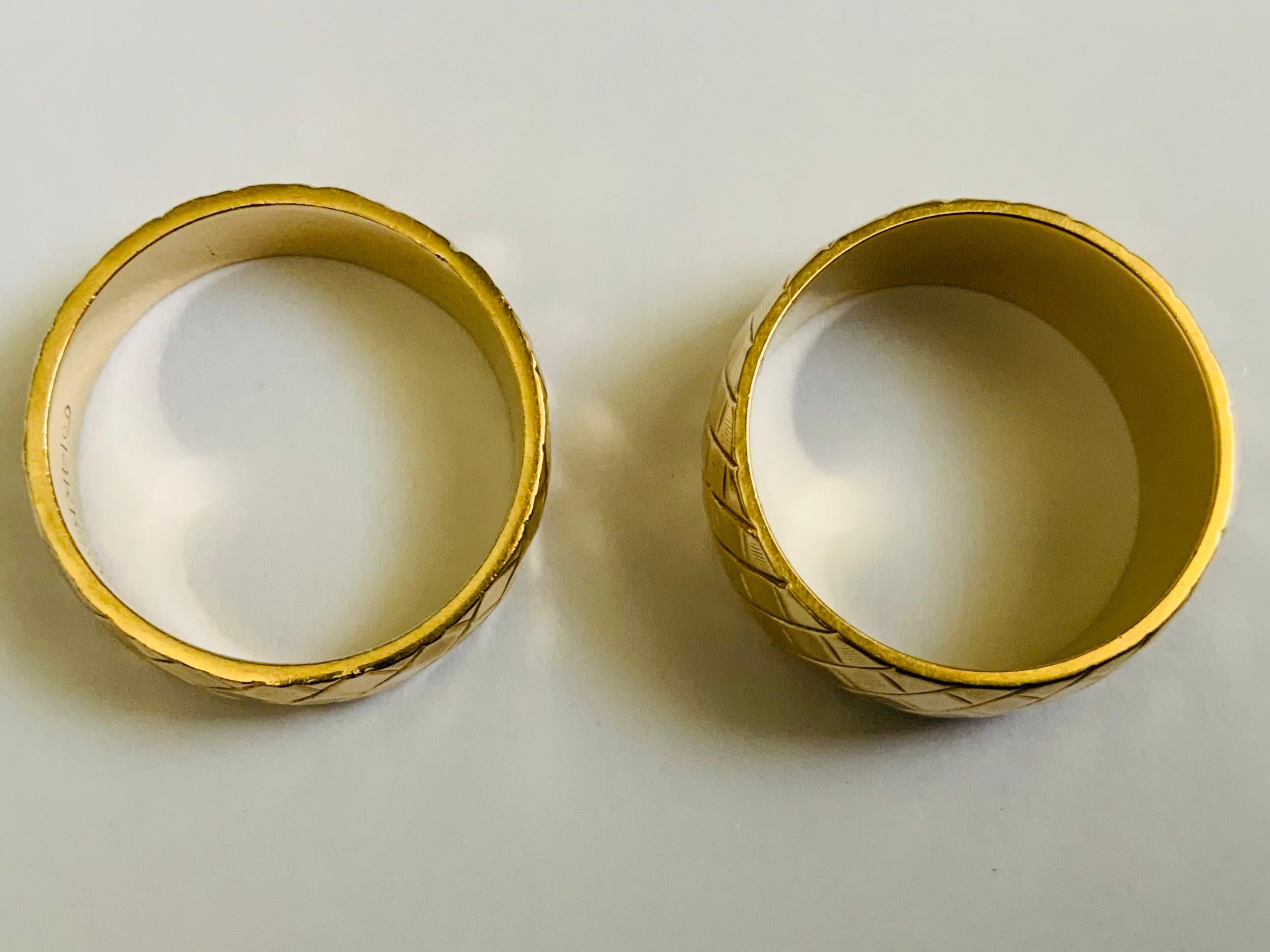 Set Of 14K Yellow Gold Band Wedding Rings In Good Condition For Sale In Guaynabo, PR