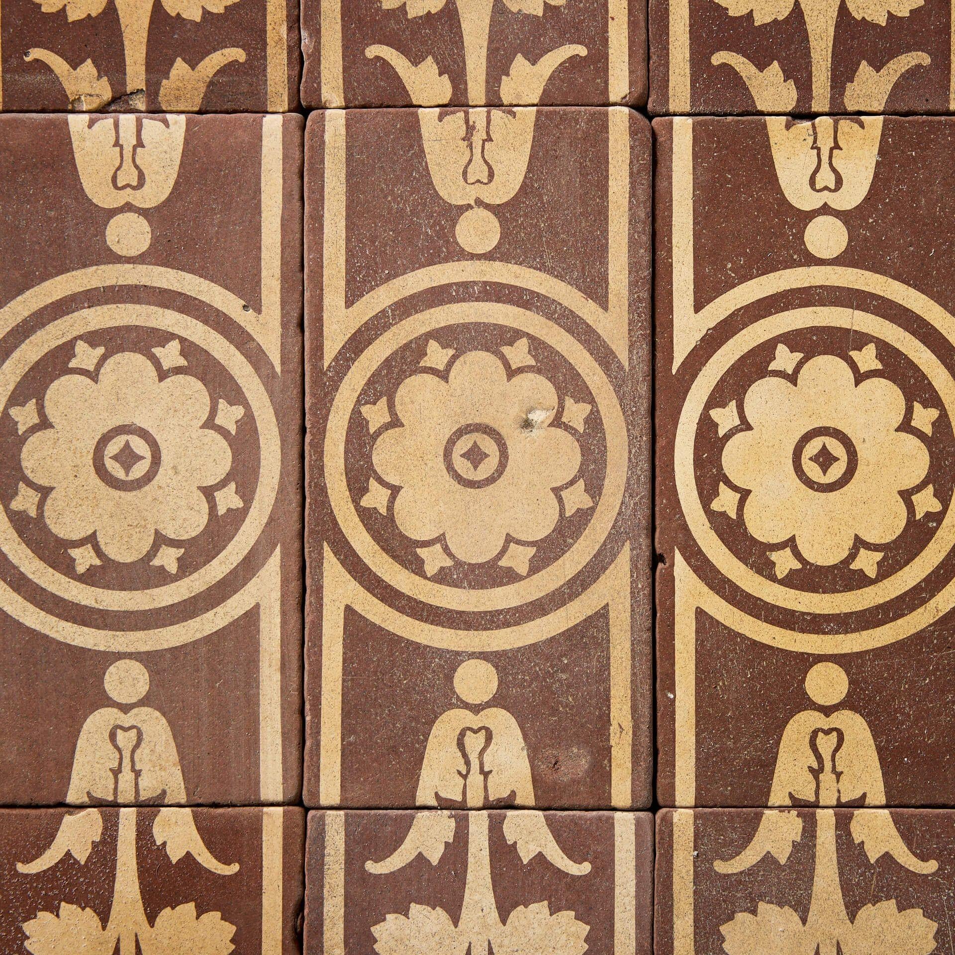 Vittoriano Set di 15 piastrelle encaustiche floreali antiche di Campbell Tile Co in vendita