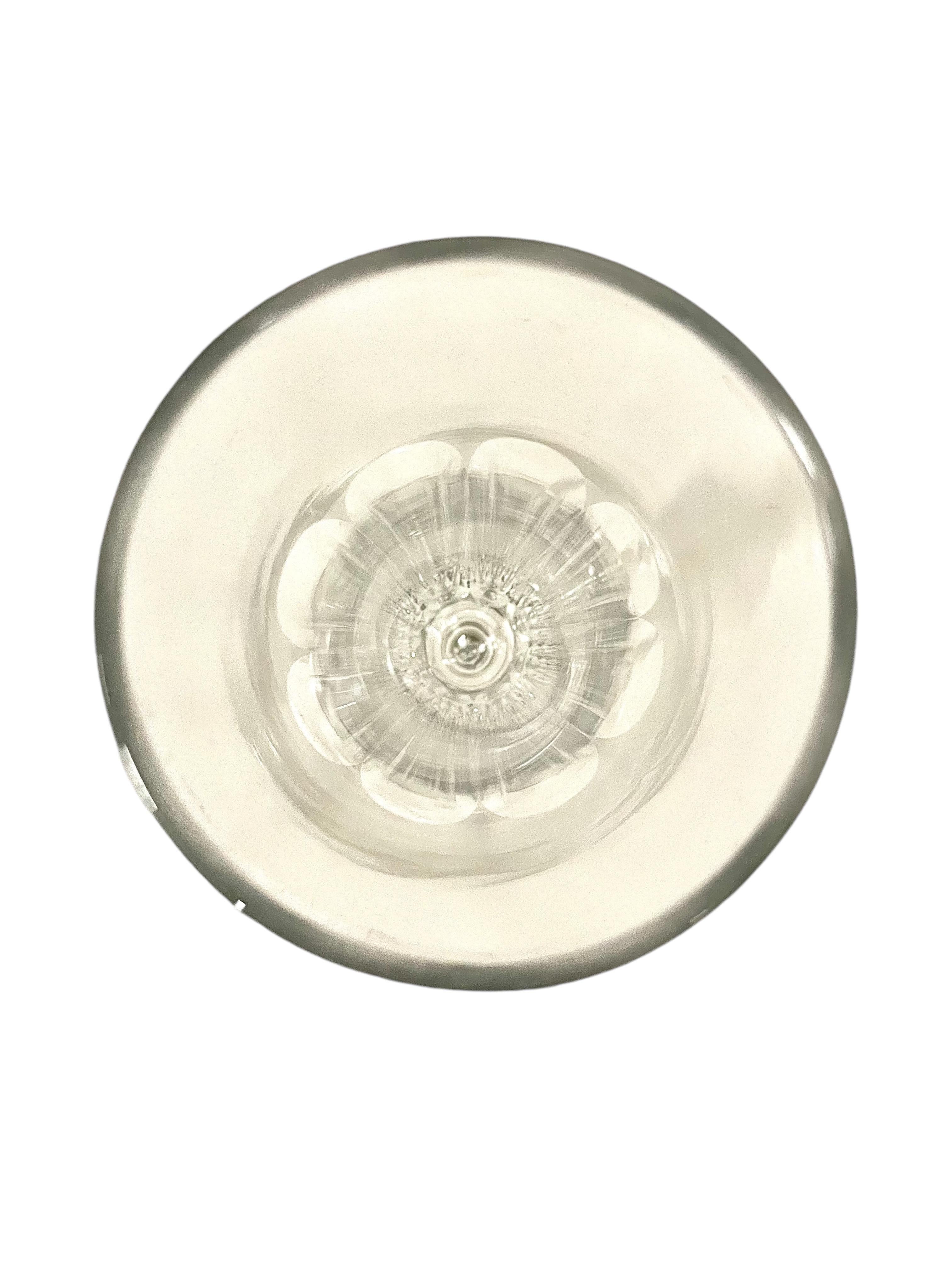 Ensemble de 15 flûtes à champagne en cristal taillé 19ème siècle Bon état - En vente à LA CIOTAT, FR