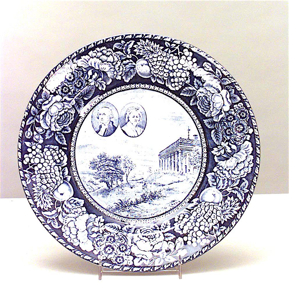 Satz von 15 blau-weißen Porzellantellern aus dem englischen Viktorianischen Zeitalter (20. Jahrhundert) mit historischen Szenen aus Amerika (Staffordshire)

