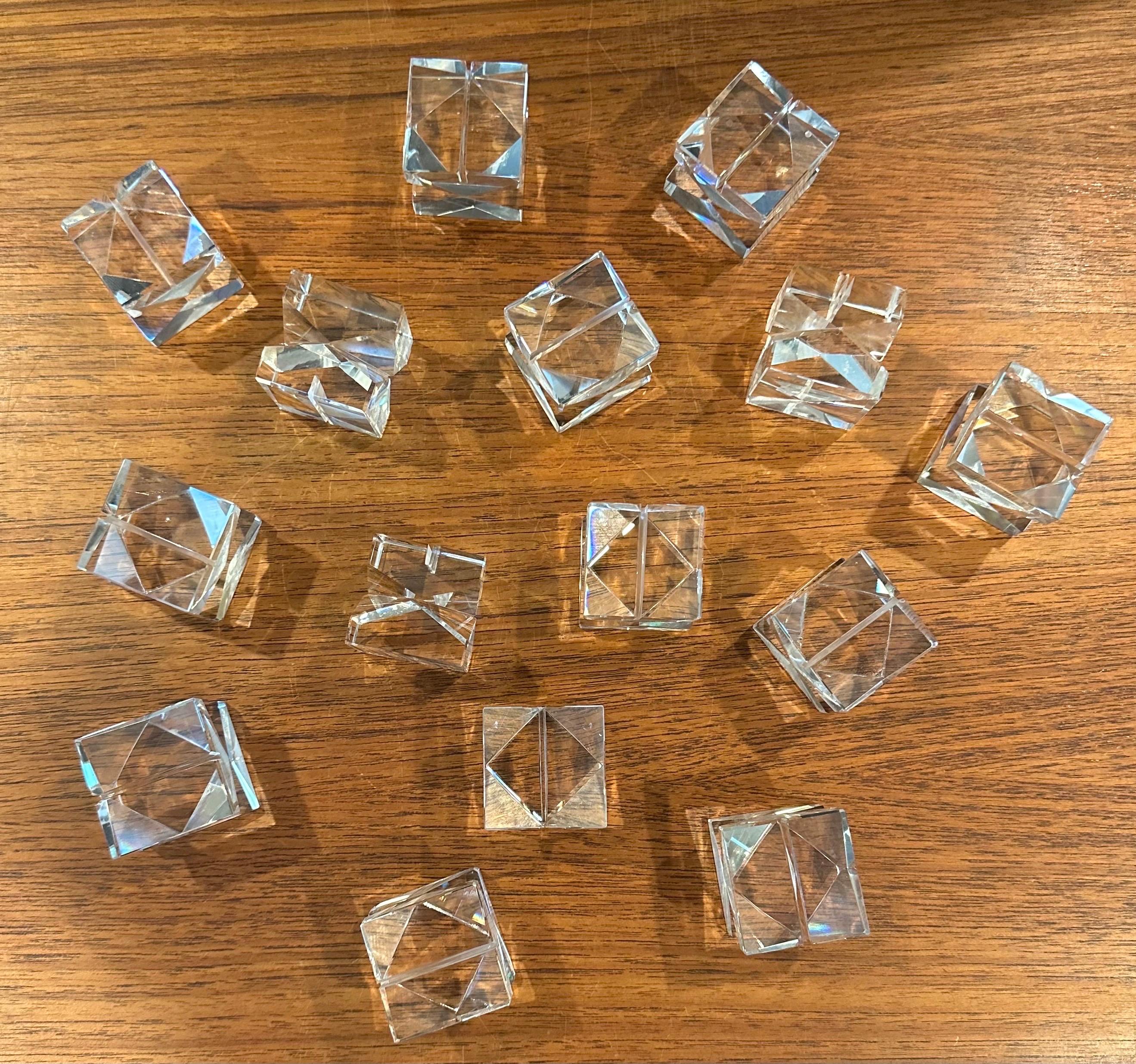 Juego de 15 Mantenedores de mesa de cristal Hollywood Regency de Oleg Cassini en Bueno estado para la venta en San Diego, CA