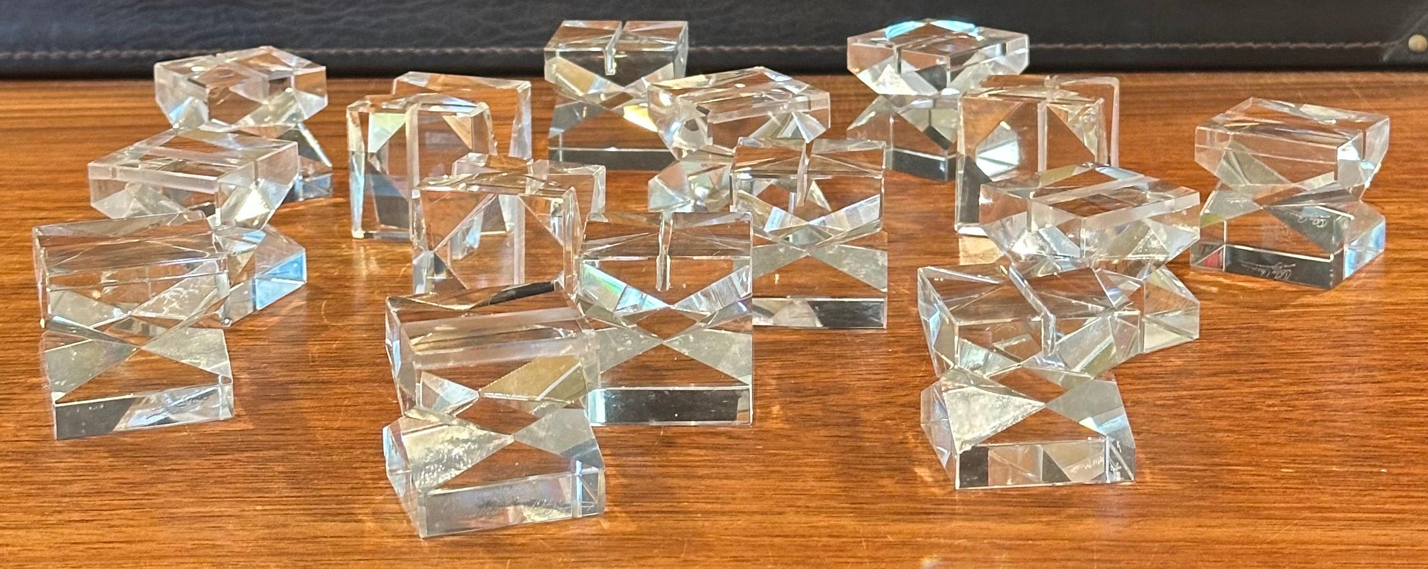 Juego de 15 Mantenedores de mesa de cristal Hollywood Regency de Oleg Cassini siglo XX en venta