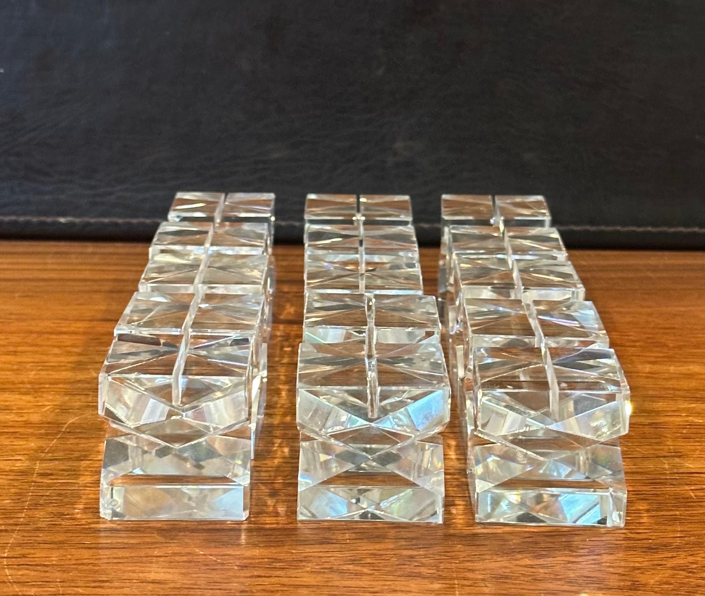 Juego de 15 Mantenedores de mesa de cristal Hollywood Regency de Oleg Cassini Cristal en venta