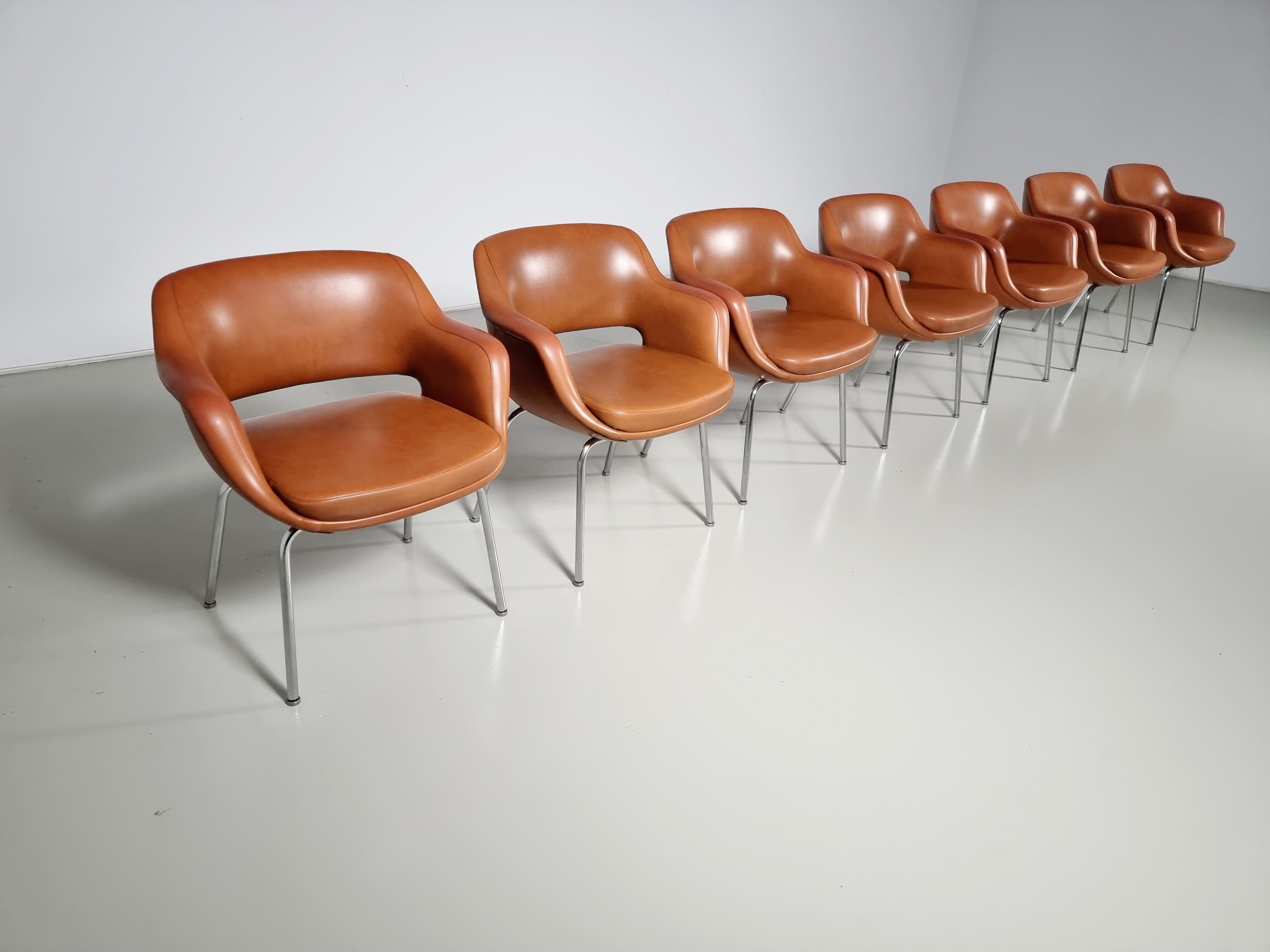 Kilta chair, Olli Mannermaa, Cassina, 1960.

The Kilta chair is a Finnish design Classic. Kilta’s timeless design and very comfortable seating guarantee its continuing popularity. The chair is made of light polystyrene and upholstered in the