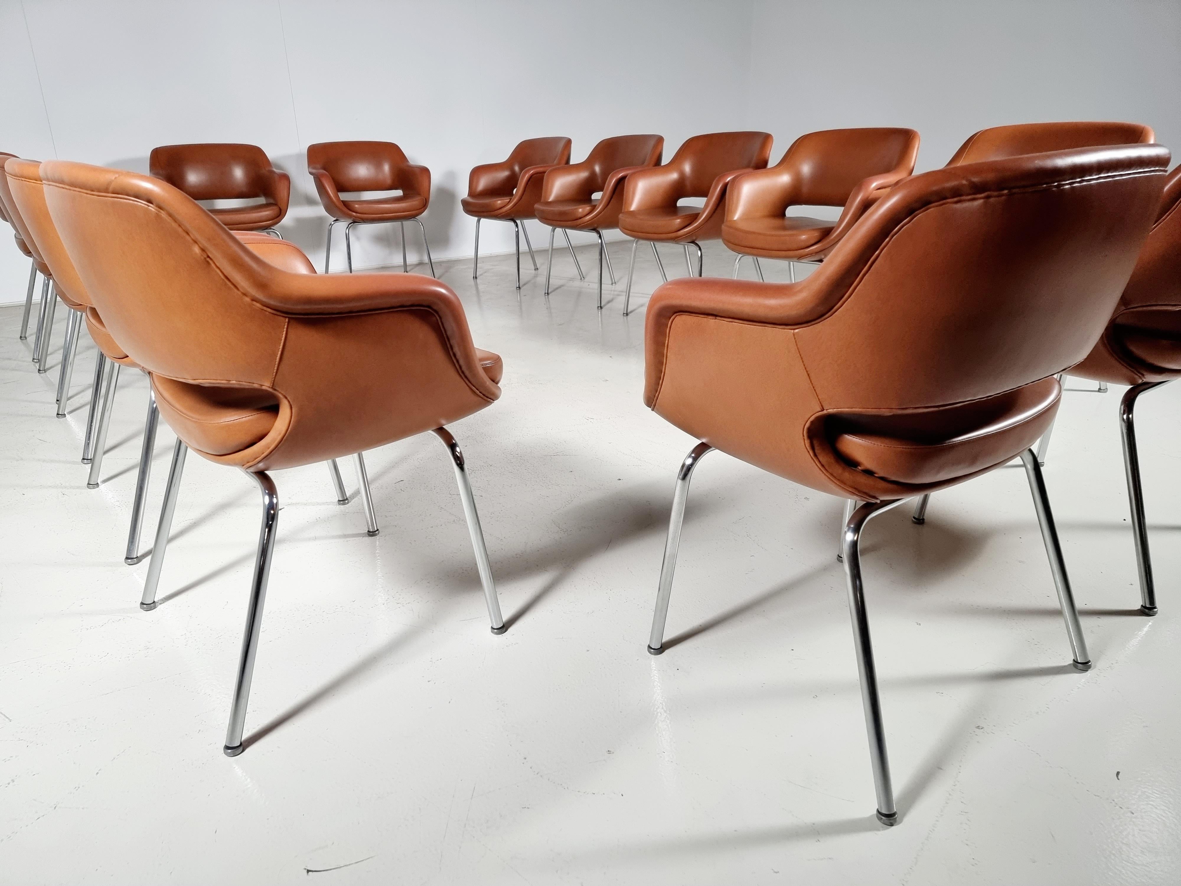 Set of 15 Kilta 'Model 1106/3' Chairs by Olli Mannermaa for Cassina, 1960s In Good Condition In amstelveen, NL