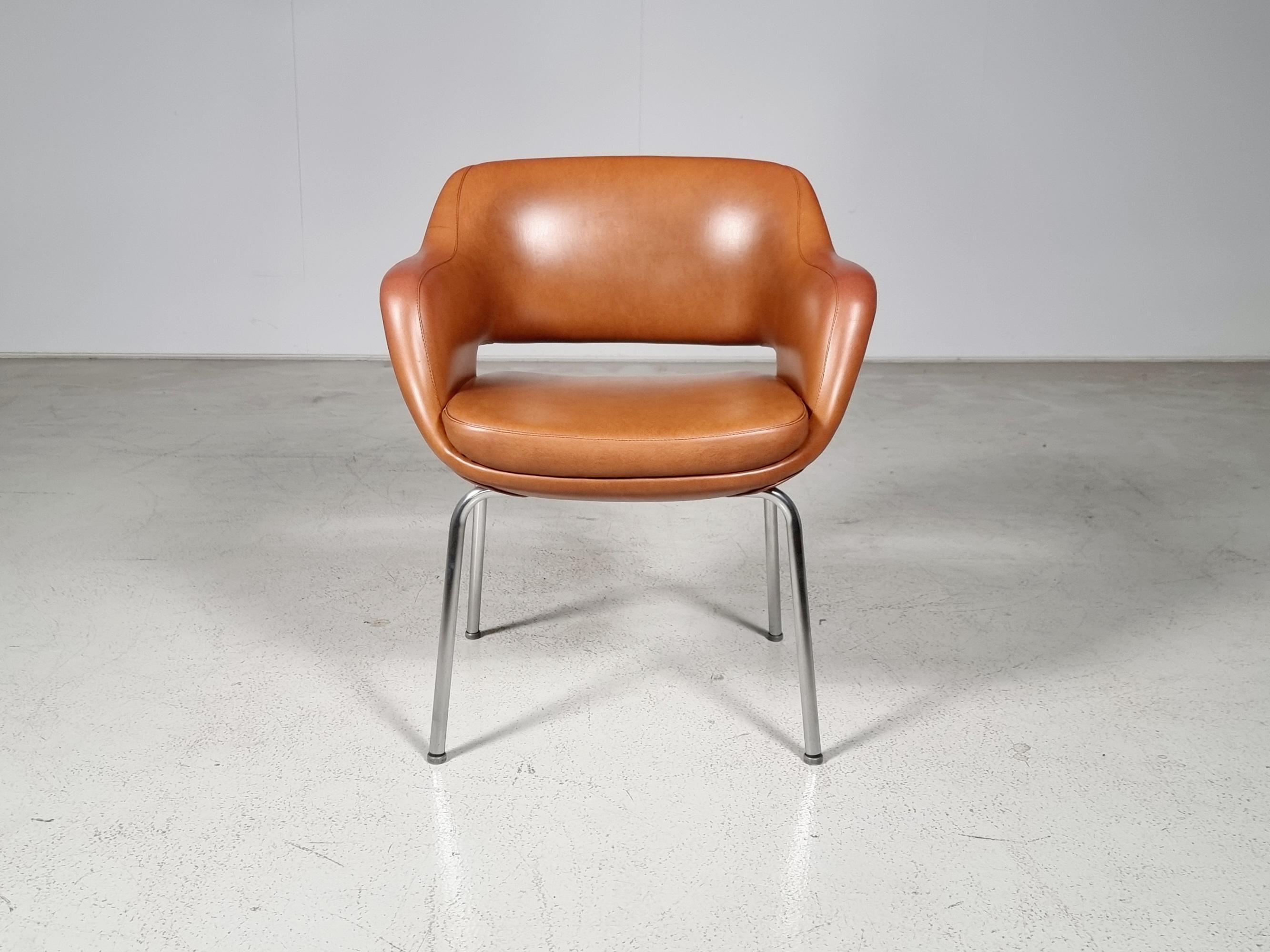 Mid-20th Century Set of 15 Kilta 'Model 1106/3' Chairs by Olli Mannermaa for Cassina, 1960s
