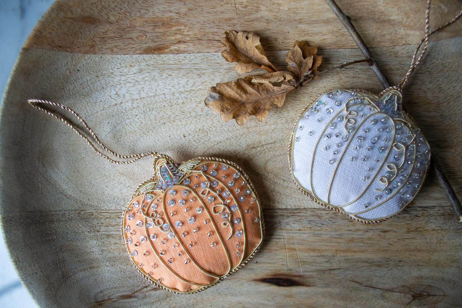 Unknown Set of 15 Vintage Irish Linen Handmade Pumpkin Fall Ornaments by Katie Larmour For Sale