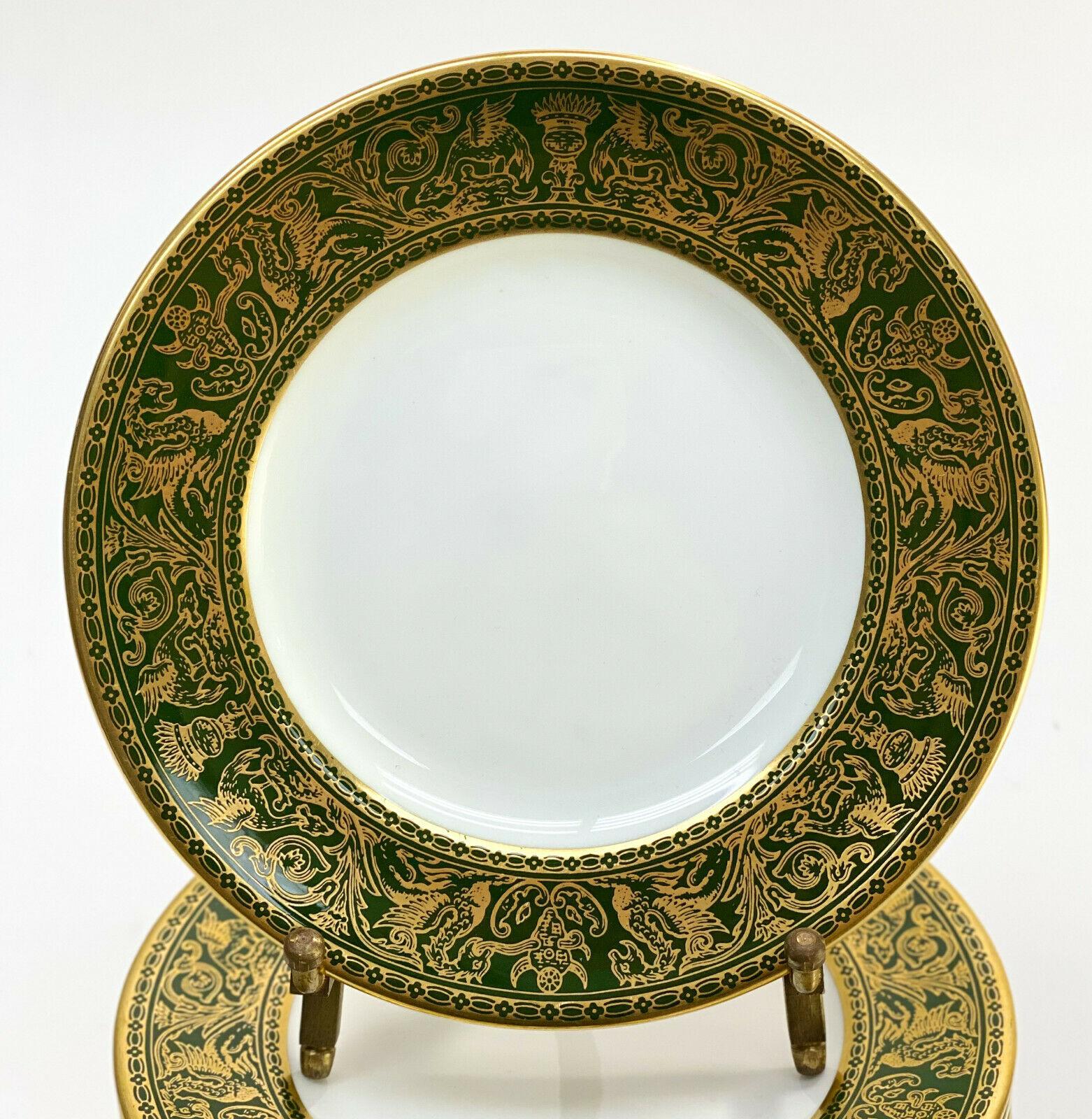 Set of 15 Wedgwood England Porcelain Bread plates in Green Florentine, c1960

circa 1960. A hunter green ground to the rims with gilt dragons and foliate scrolls throughout. Wedgwood England mark to the underside base.

Additional
