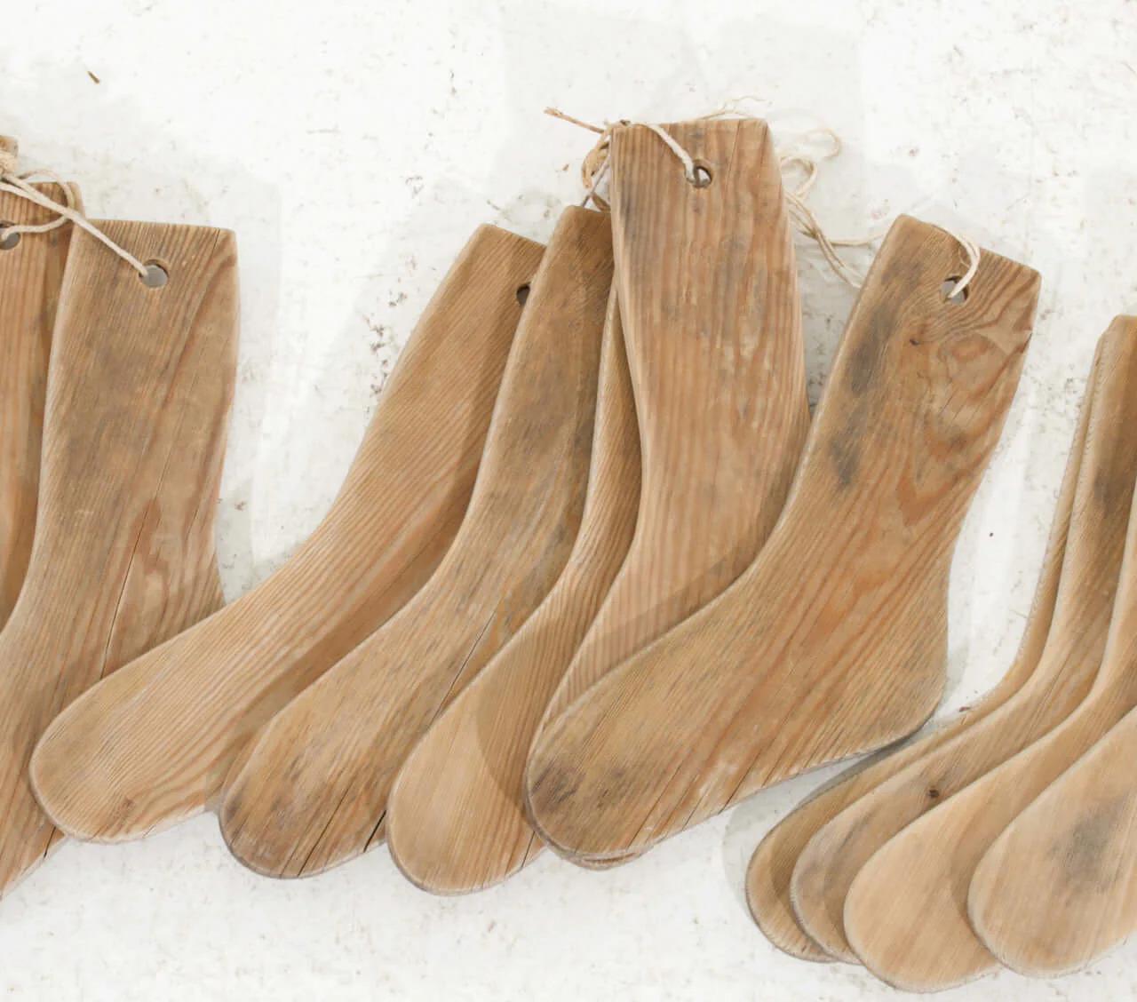 Set of 15 wooden socks decorations, 19th C. In Good Condition For Sale In Aalsgaarde, DK
