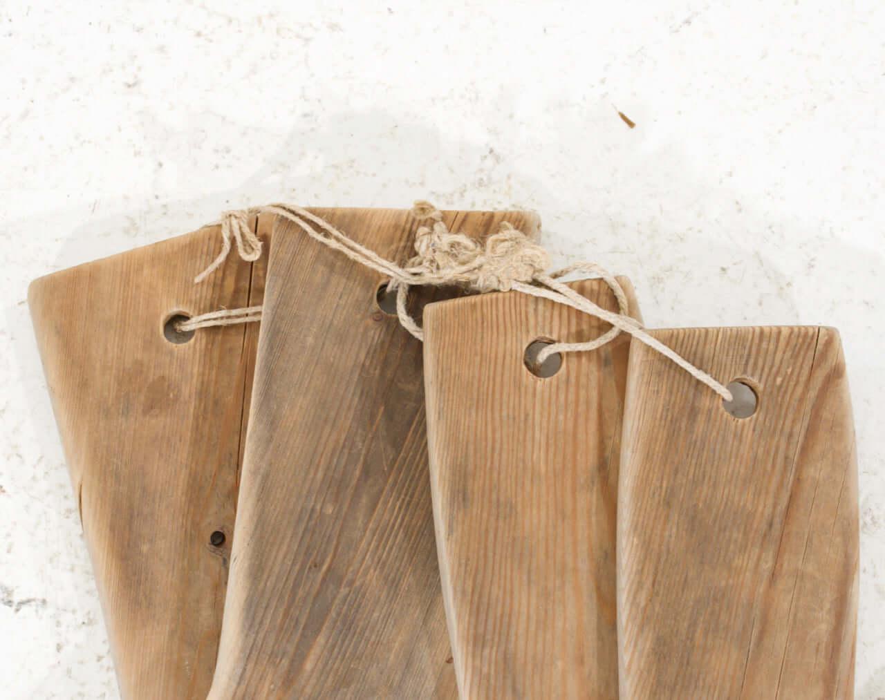 XIXe siècle Ensemble de 15 chaussettes décorées en bois, 19e siècle en vente