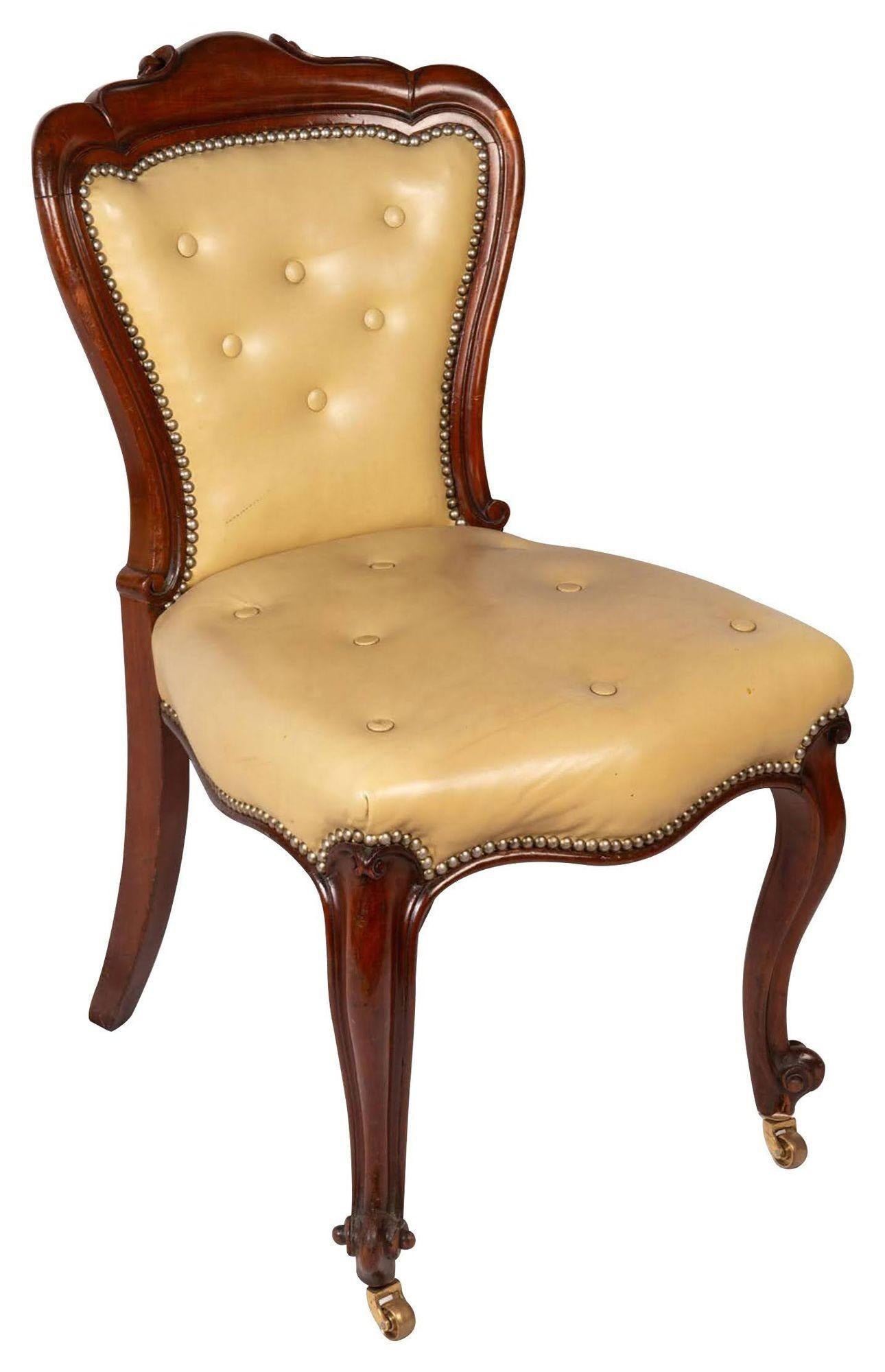 Anglais Ensemble de 16 chaises de salle à manger / salle de conférence en acajou du 19e siècle en vente