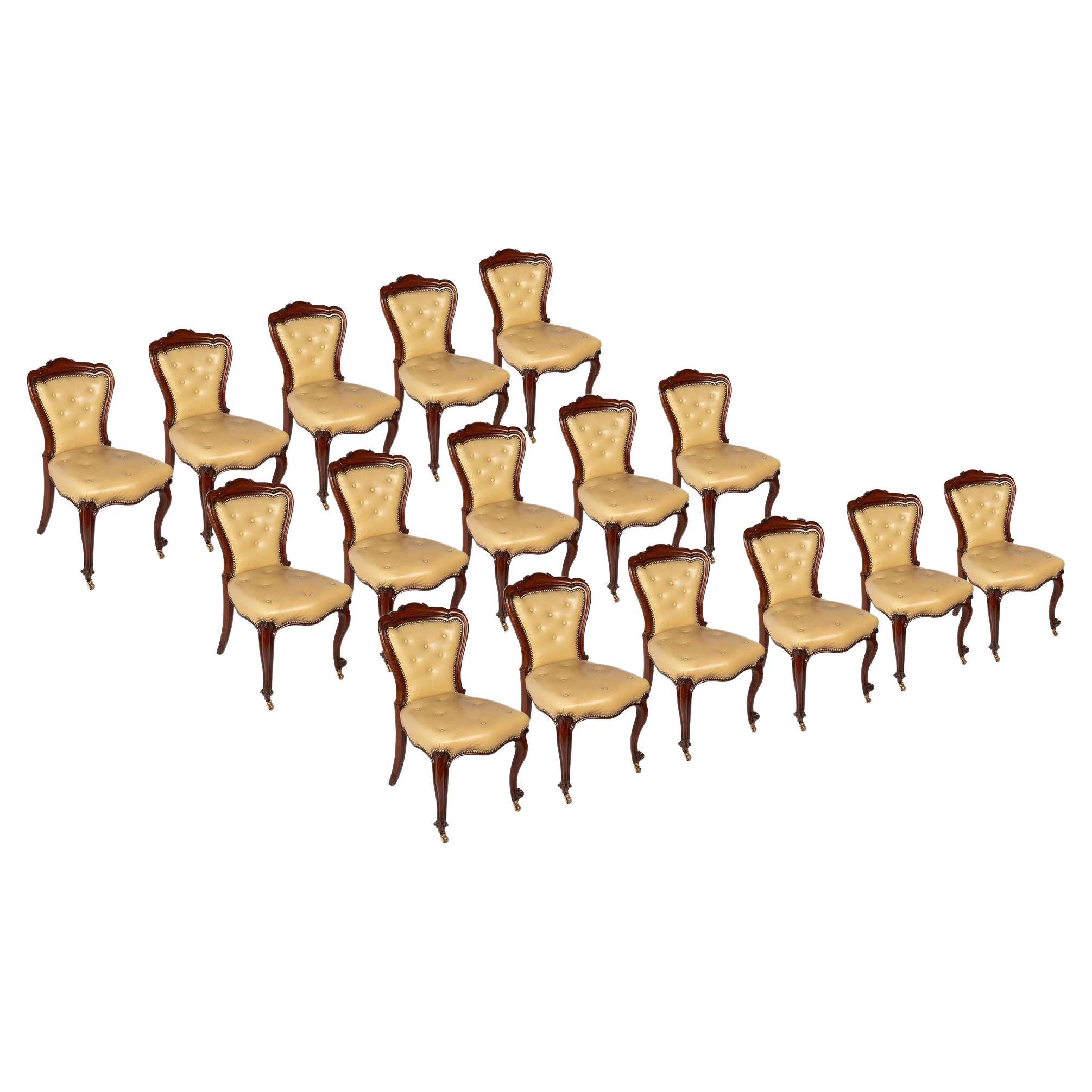 Ensemble de 16 chaises de salle à manger / salle de conférence en acajou du 19e siècle en vente