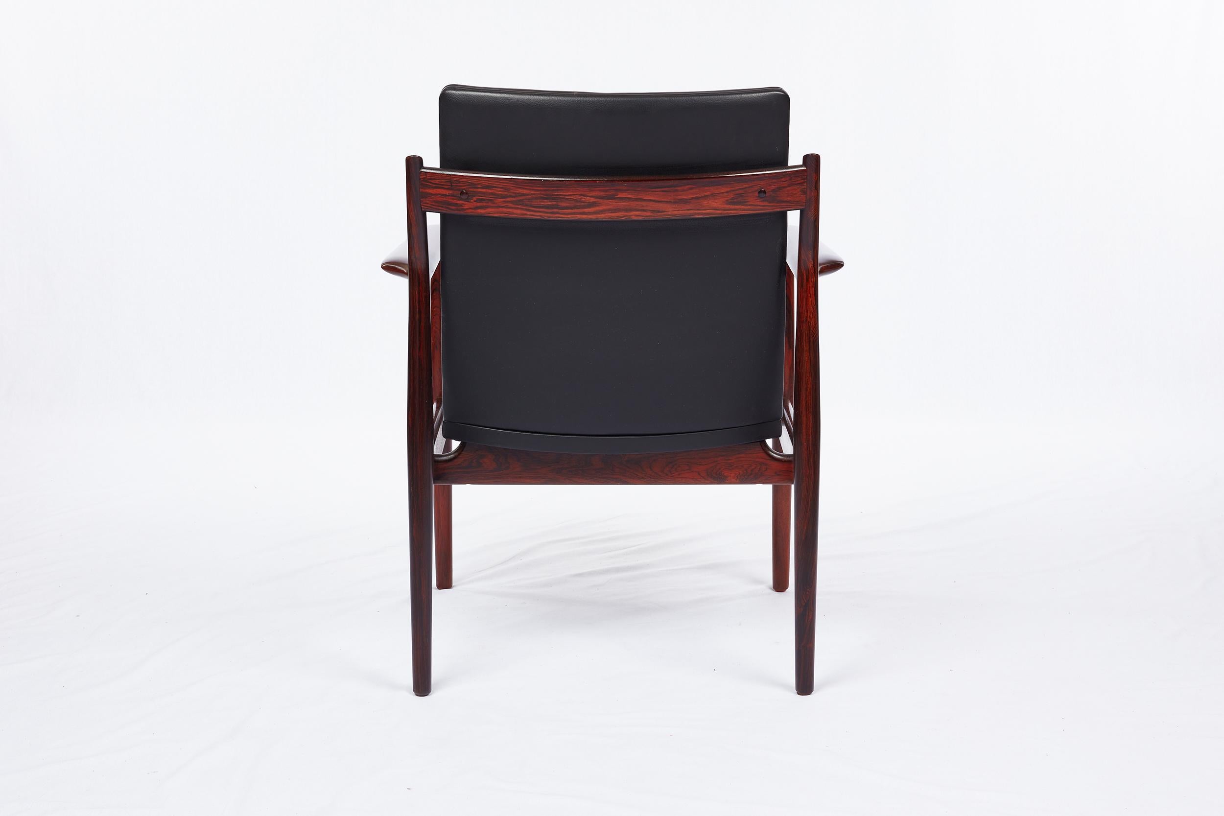 Set of 16 Arne Vodder Black Leather Armchairs For Sale 1