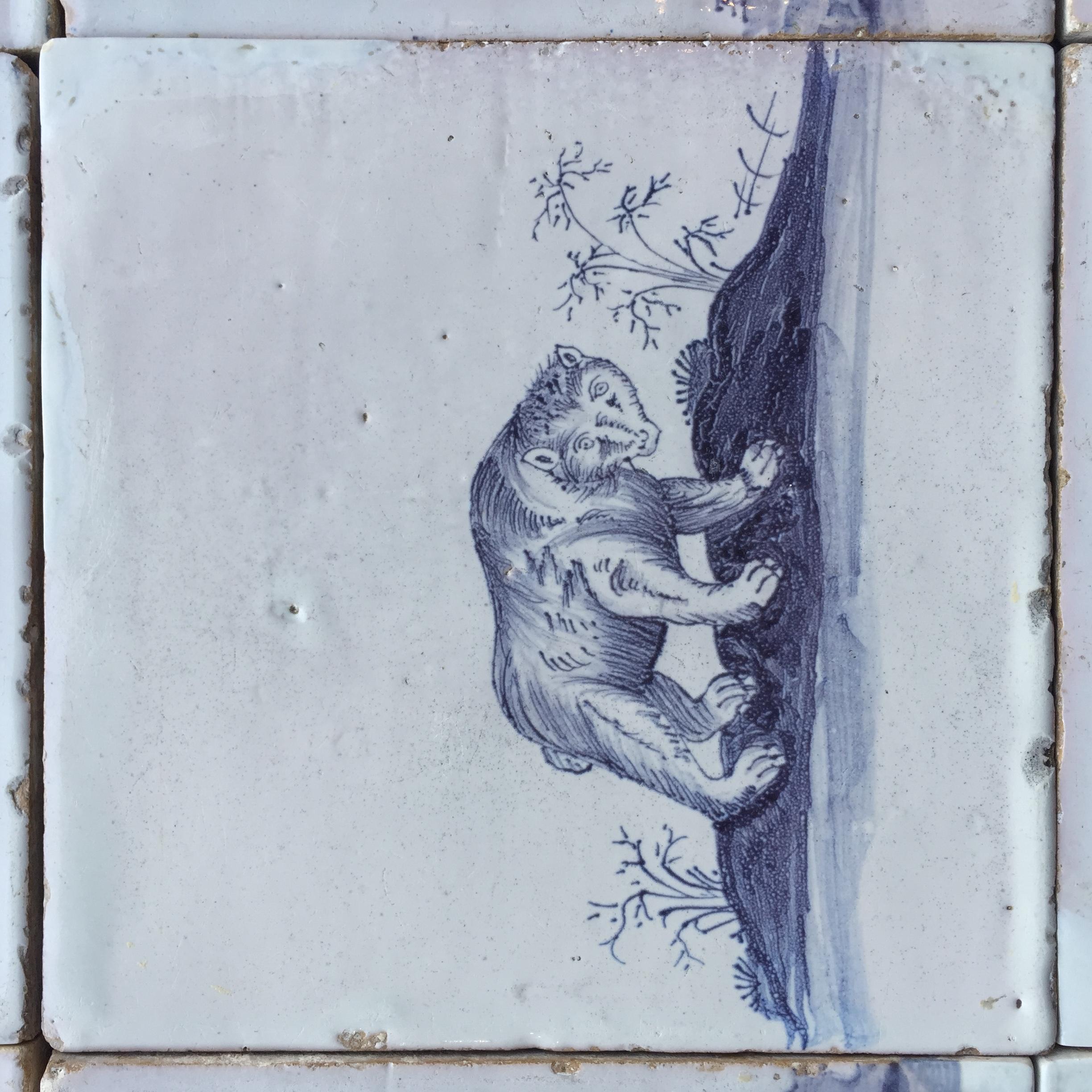 Set of 16 Blue and White Delft Tiles with Animals and Figures, 18th Century In Good Condition For Sale In AMSTERDAM, NH