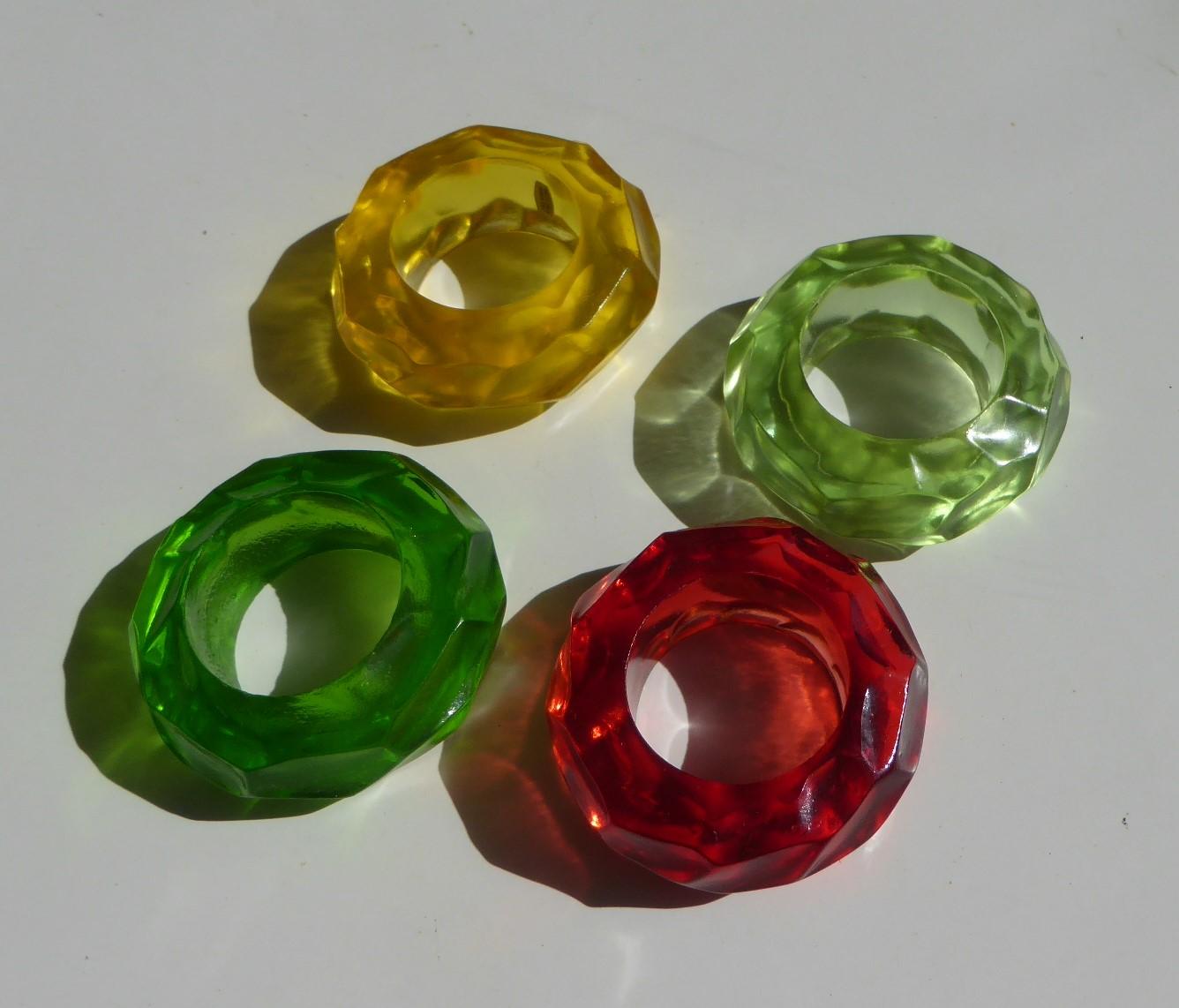 Mid-Century Modern Set of 16 Colorful Acrylic Napkin Rings, Late 1970s