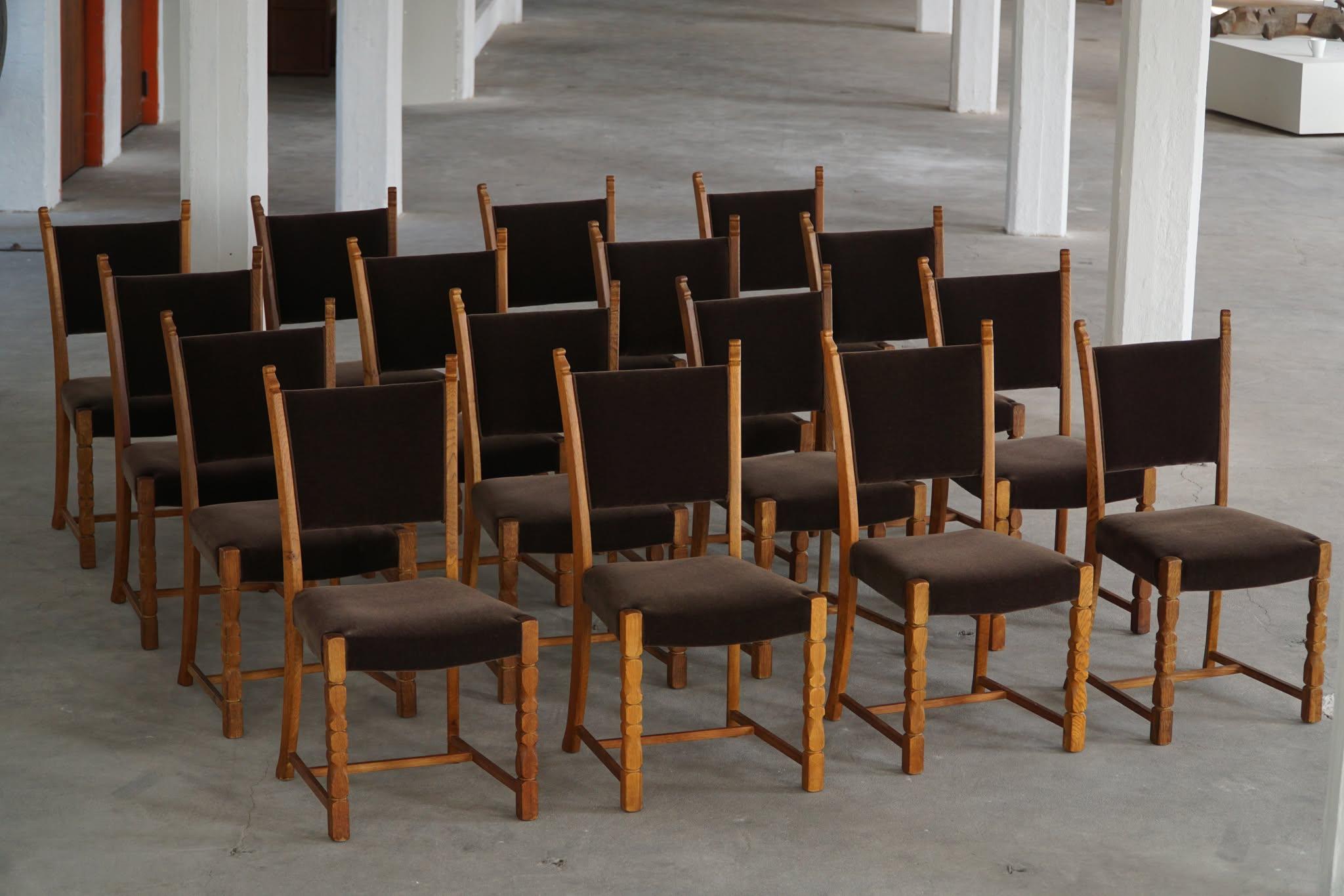 Set di 16 sedie da pranzo, Oak e Mohair, Henning Kjærnulf, Danimarca moderna, anni '50 in vendita 12