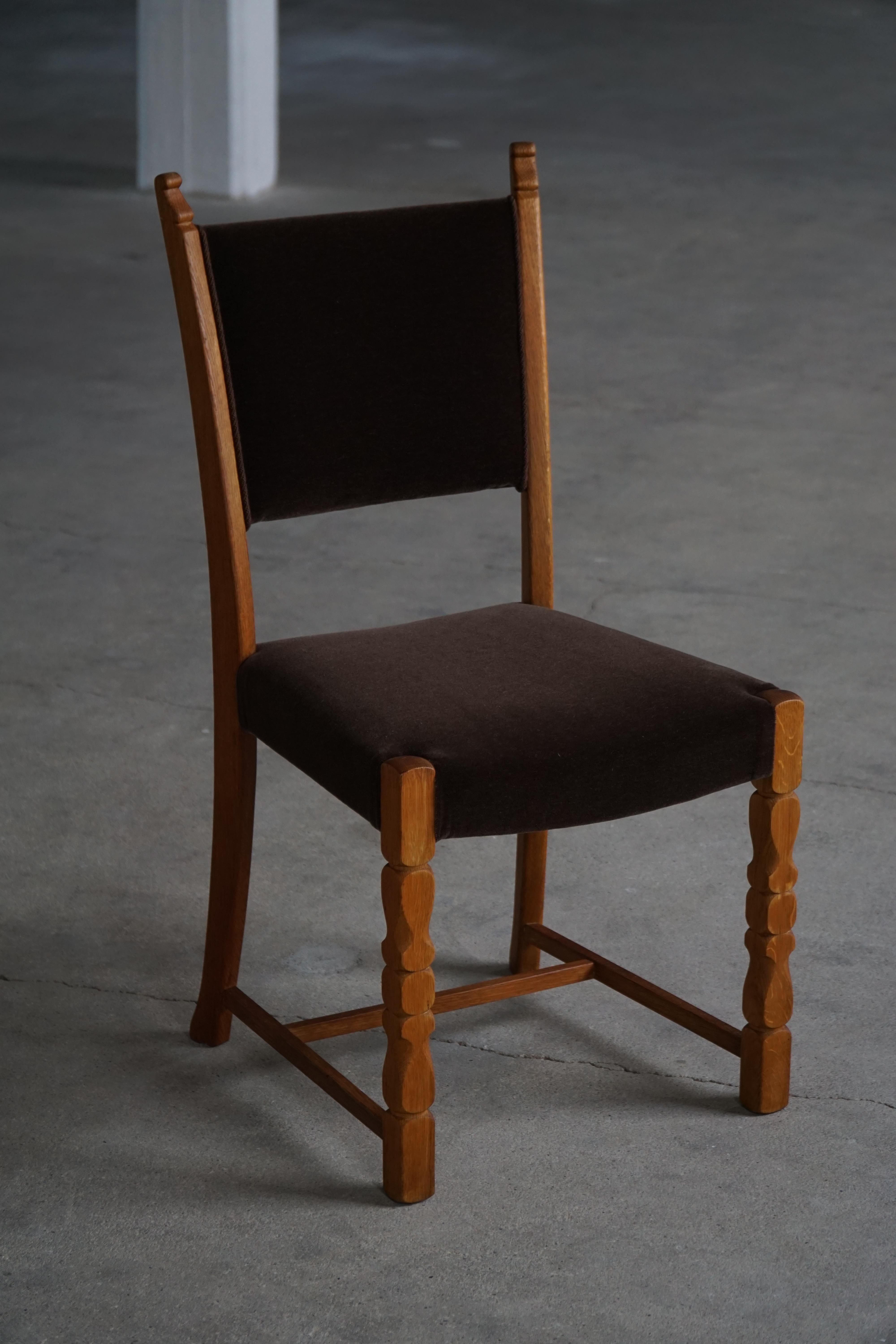 Danese Set di 16 sedie da pranzo, Oak e Mohair, Henning Kjærnulf, Danimarca moderna, anni '50 in vendita