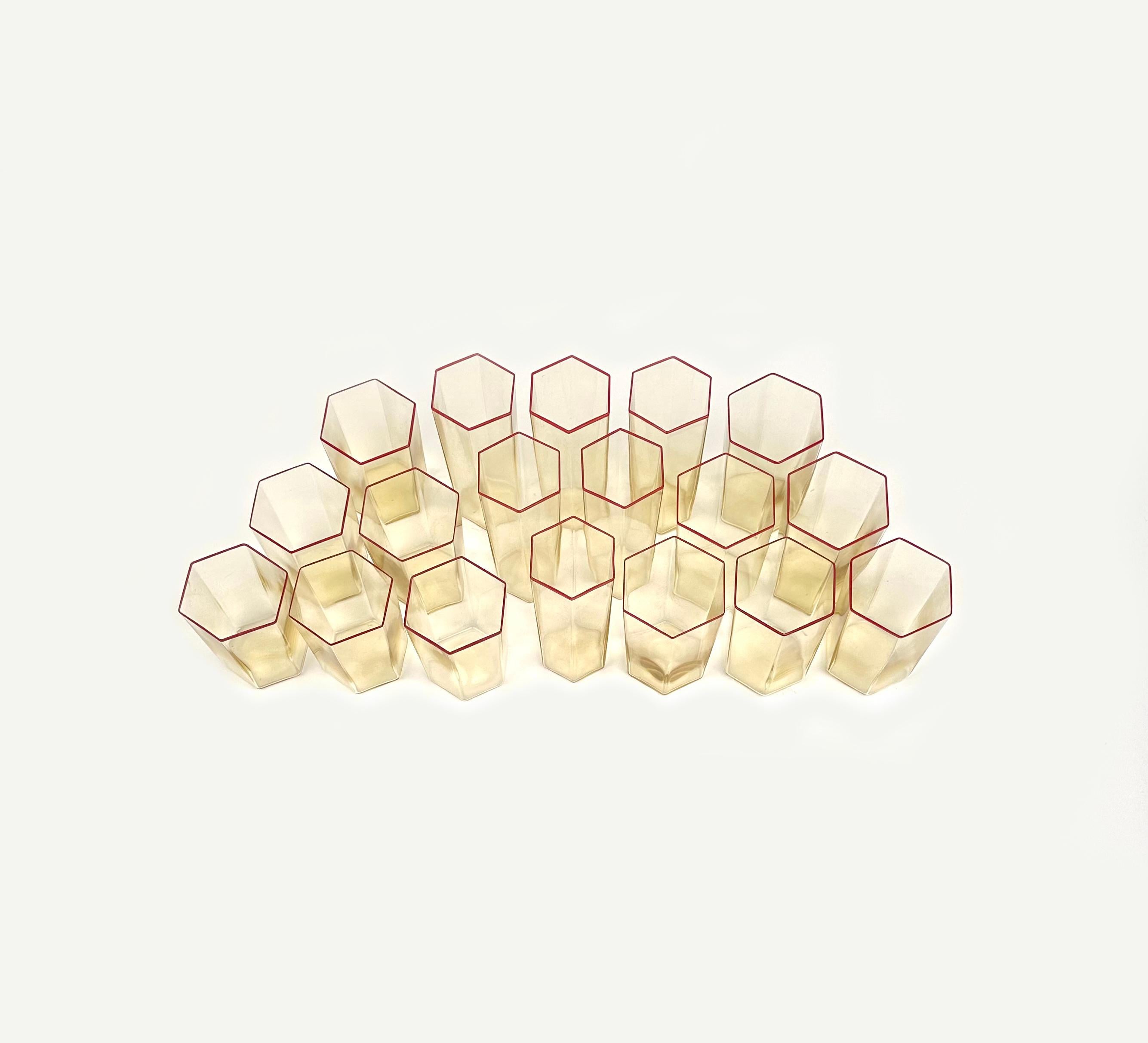 Set of 18 Hexagonal Glasses Attributed to Carlo Scarpa for Venini, Italy 1960s In Good Condition In Rome, IT