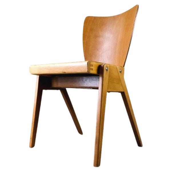 Set di 16 sedie Mid Century Sedia impilabile vintage in faggio Kadeder in vendita