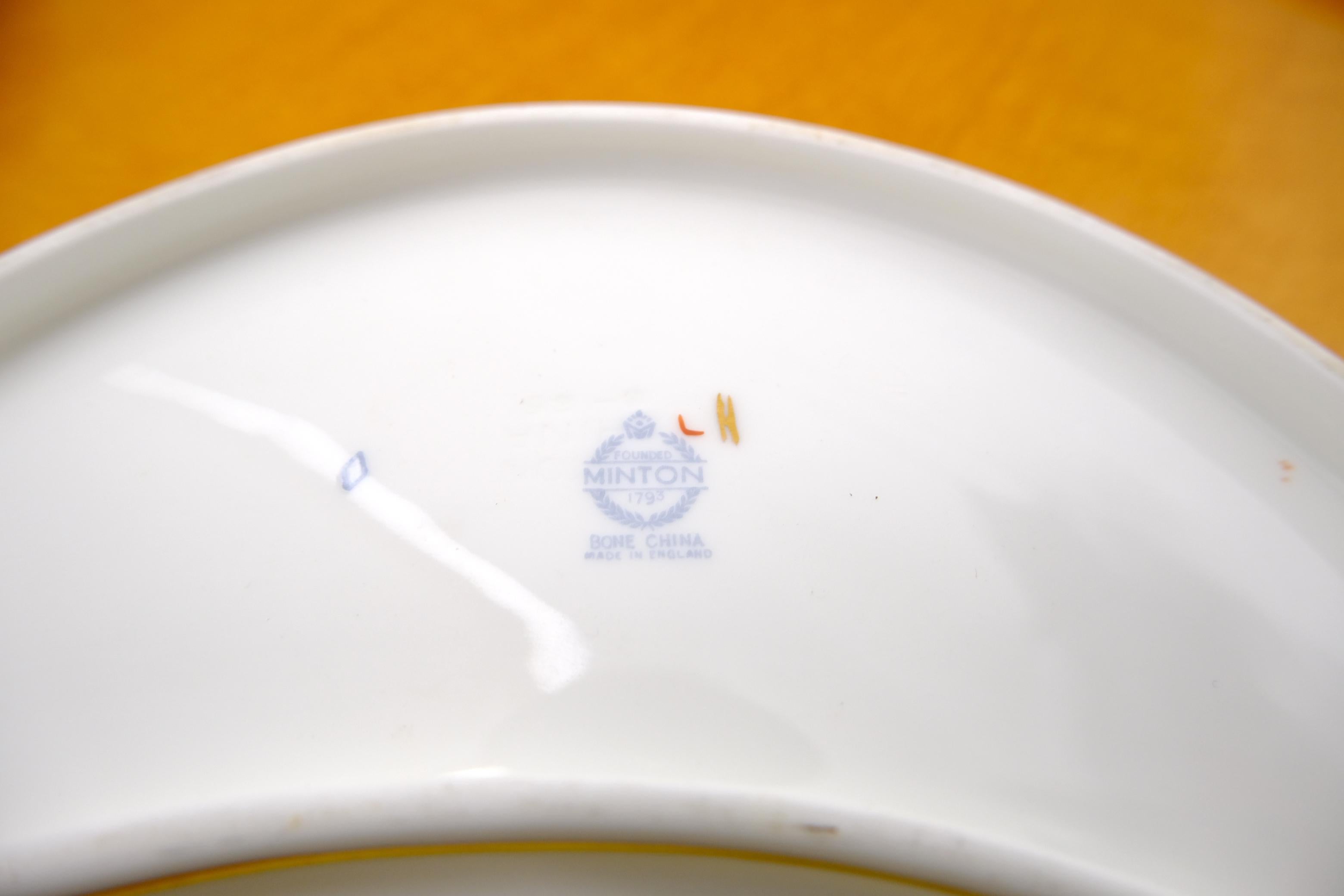 Set of 16 Minton Porcelain China Made in England Diner Plates Salt & Pepper Set For Sale 5