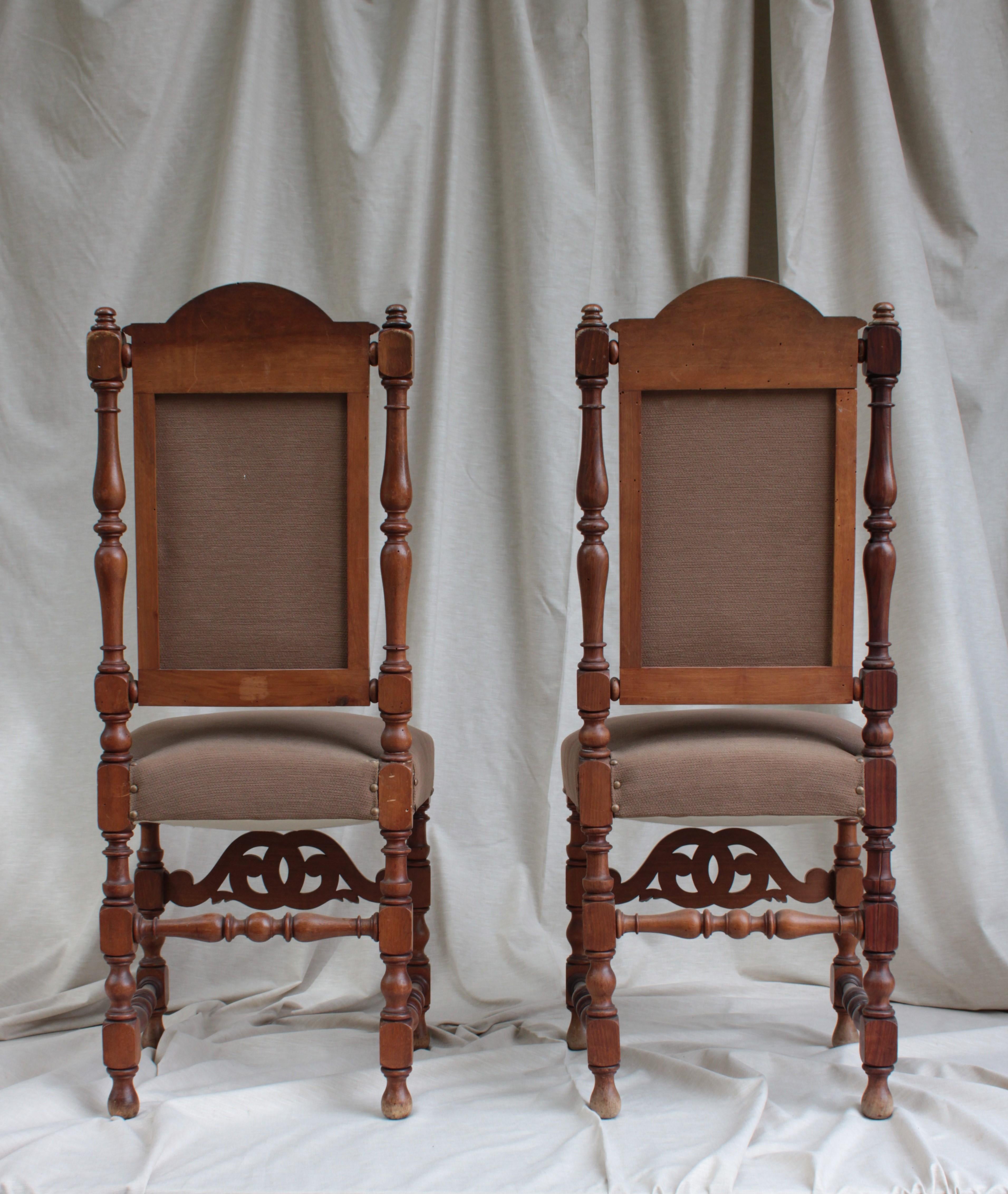 Sculpté à la main Ensemble de 16 chaises portugaises en bois, vers le 19e siècle en vente