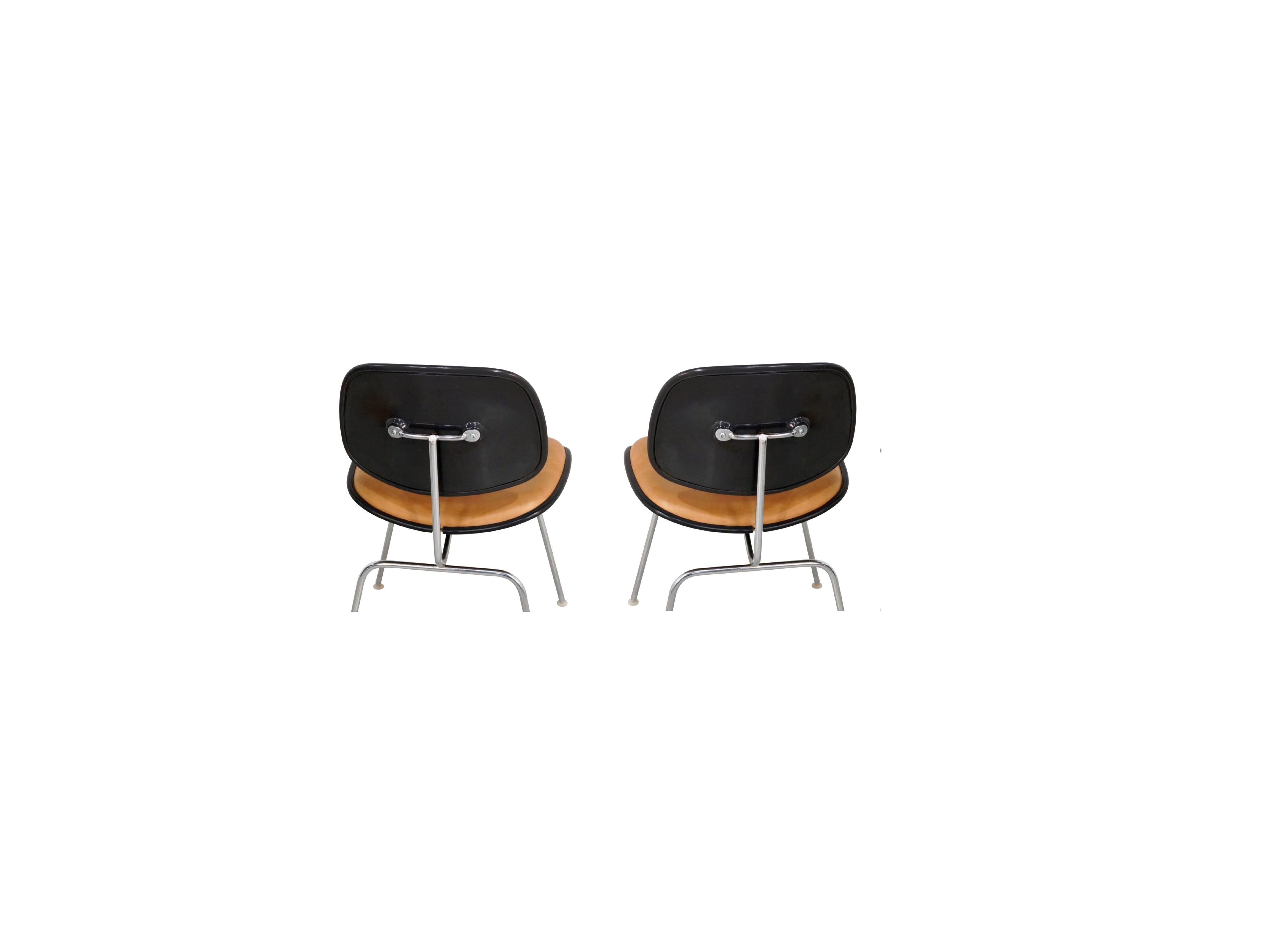 Ensemble de 16 chaises en cuir de selle DCM d'Eames pour Herman Miller en vente 1