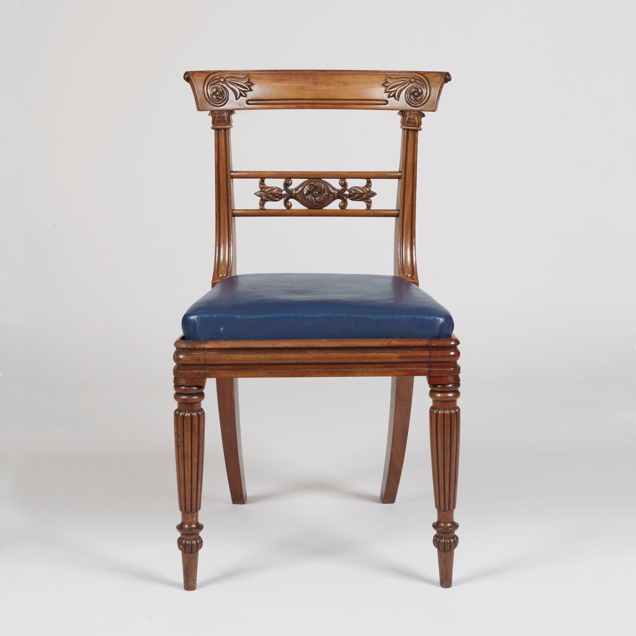 English Set of 16 William IV Period Mahogany Dining Chairs with Leather Seats For Sale