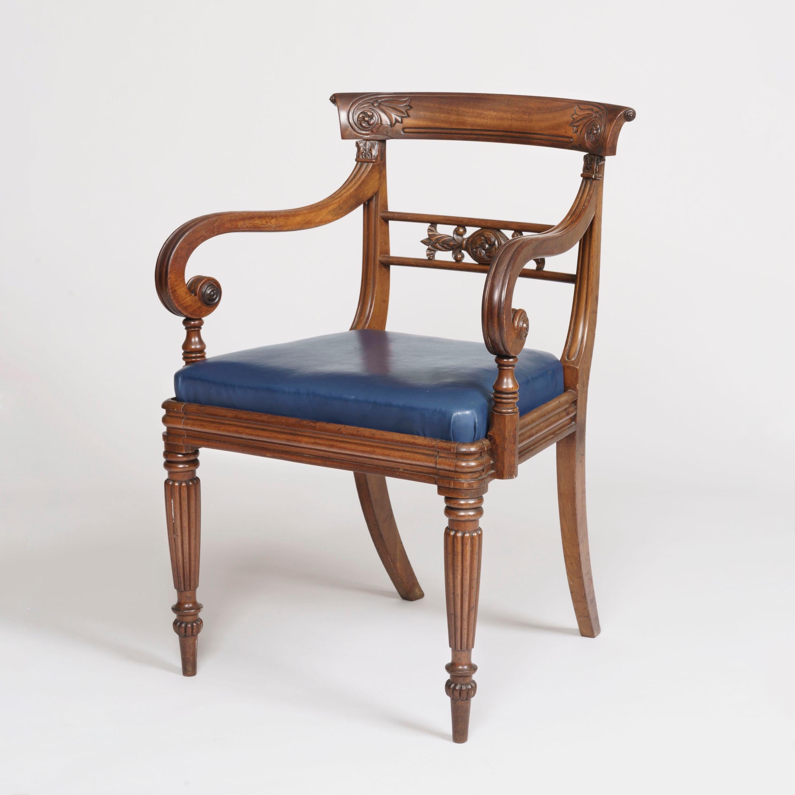 Hand-Carved Set of 16 William IV Period Mahogany Dining Chairs with Leather Seats For Sale