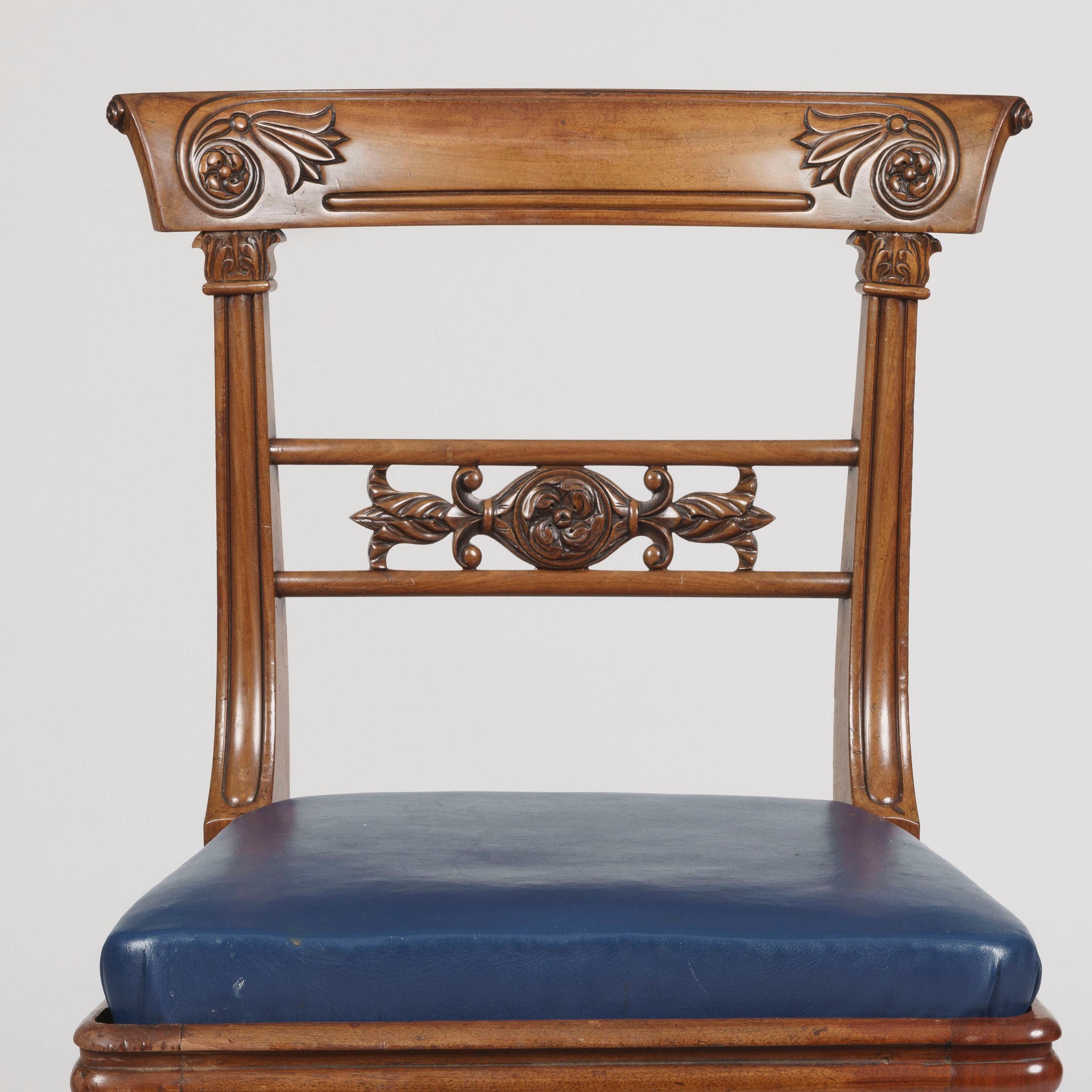 Ensemble de 16 chaises de salle à manger en acajou d'époque Guillaume IV avec sièges en cuir Bon état - En vente à London, GB