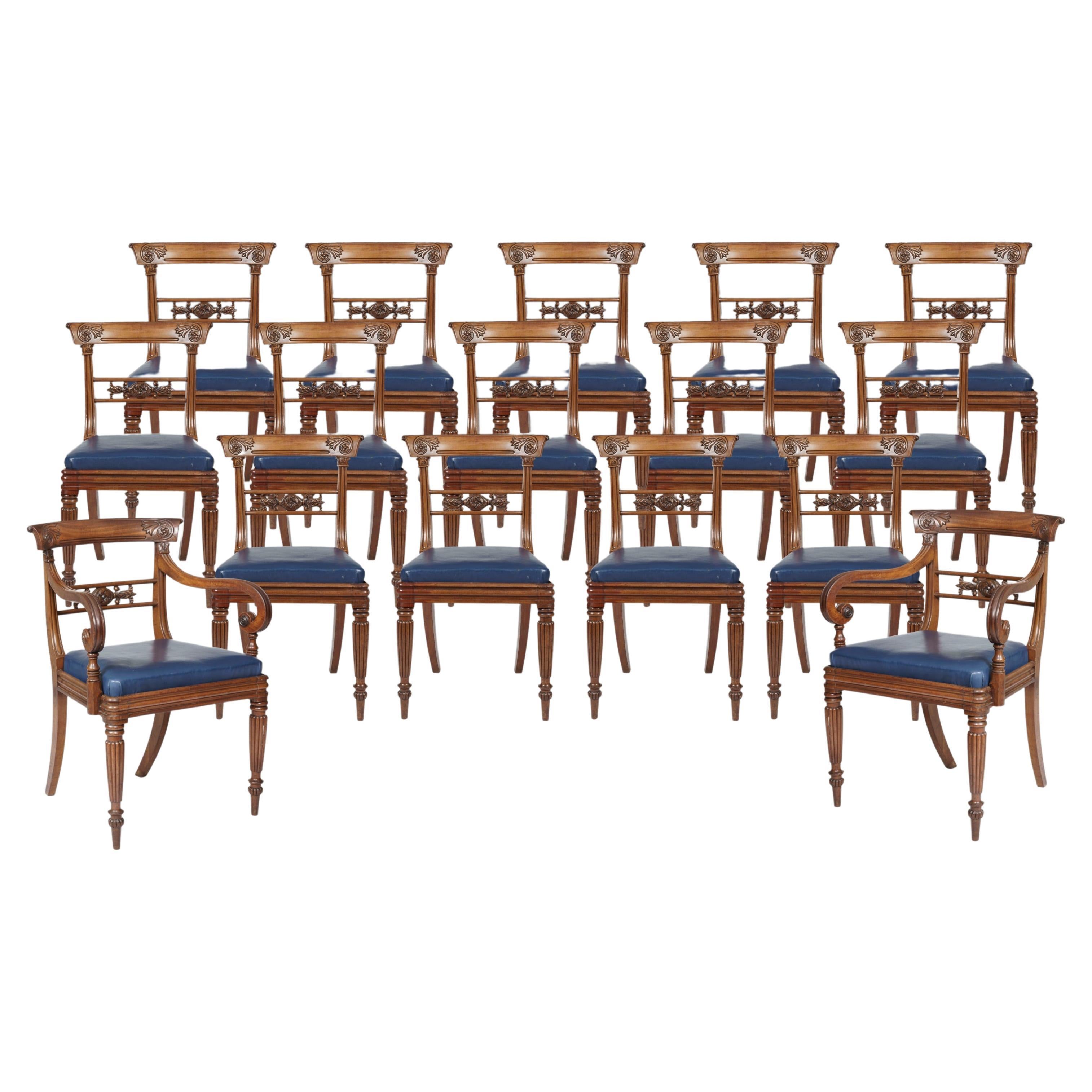 Ensemble de 16 chaises de salle à manger en acajou d'époque Guillaume IV avec sièges en cuir en vente