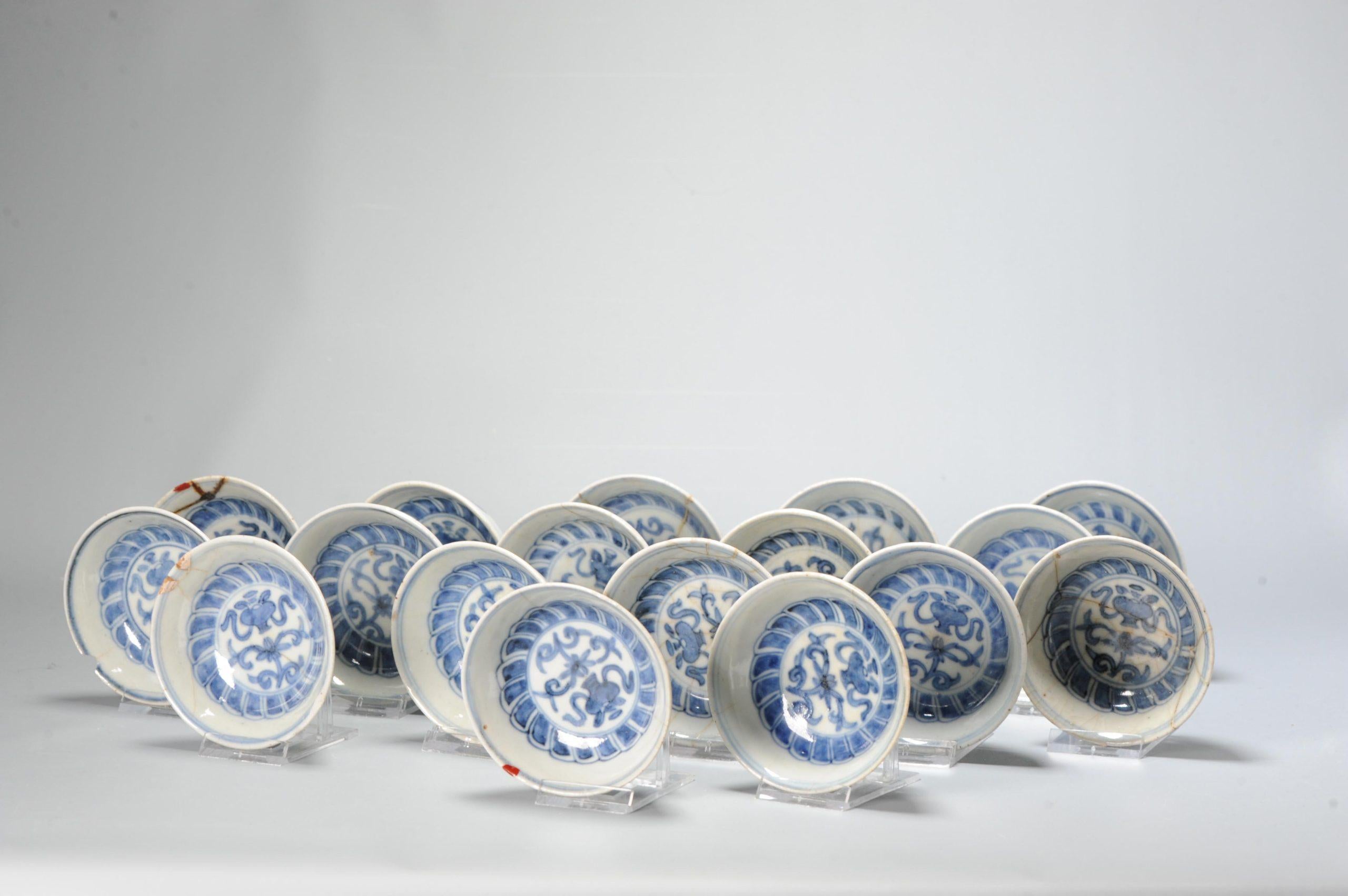 Set of 17 Large Antique Kosometsuke Chinese Ming Dynasty Plates, 17th Century In Good Condition For Sale In Amsterdam, Noord Holland