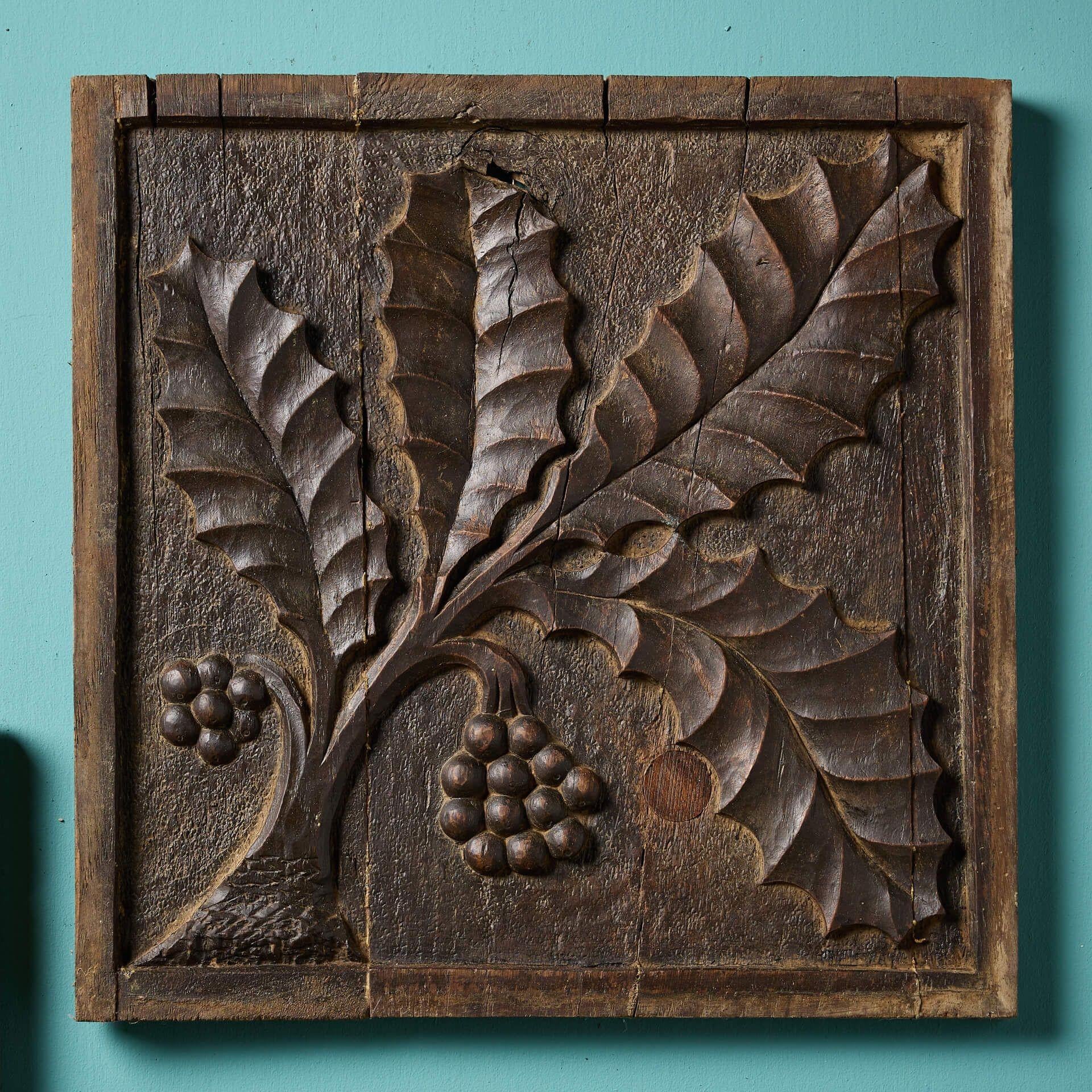 Tudor Ensemble de panneaux de feuillage en chêne sculpté anglais du 17e siècle en vente
