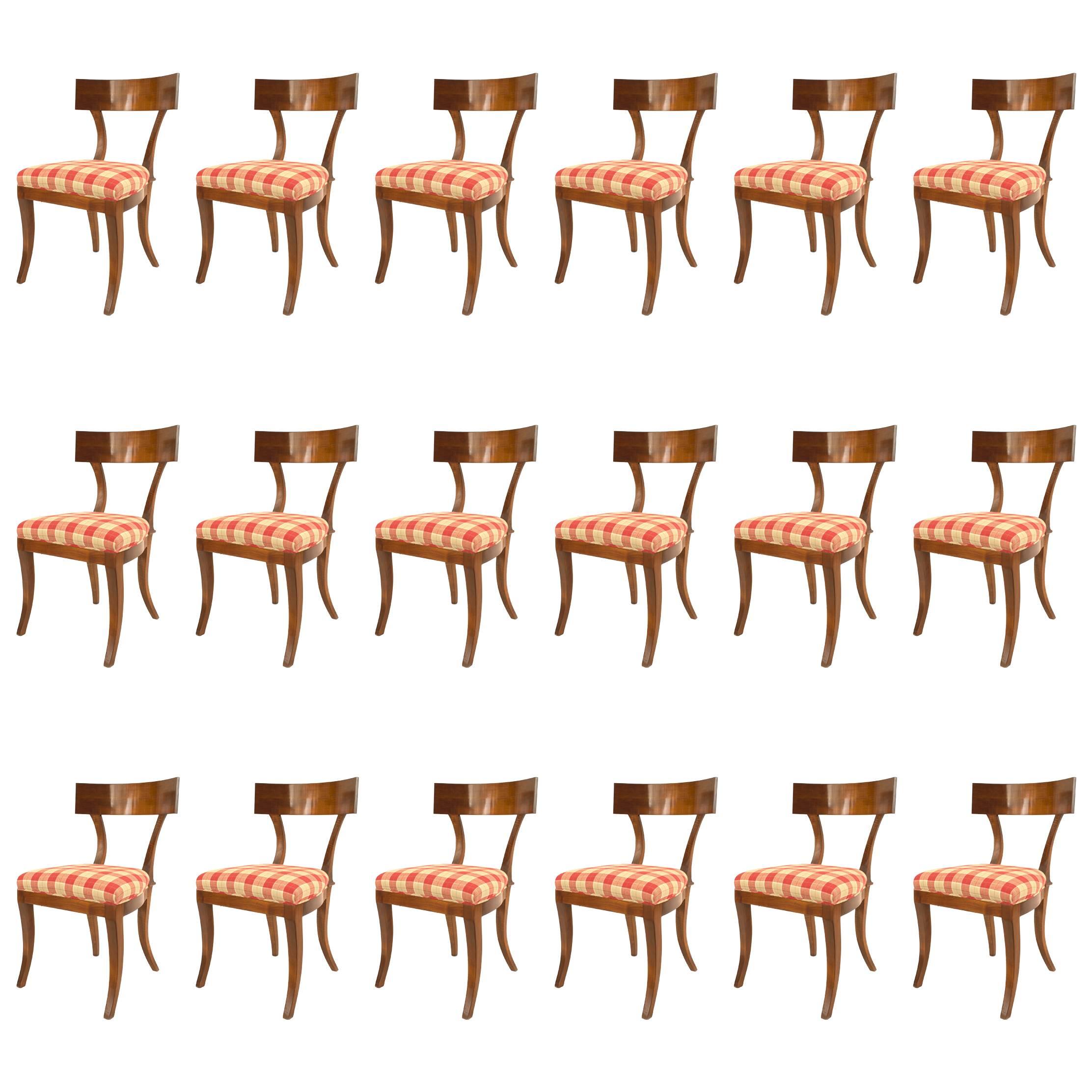 Satz von 18 Beistellstühlen im Biedermeier-Stil „Klismo“ aus Kirschholz mit runder Rückenlehne