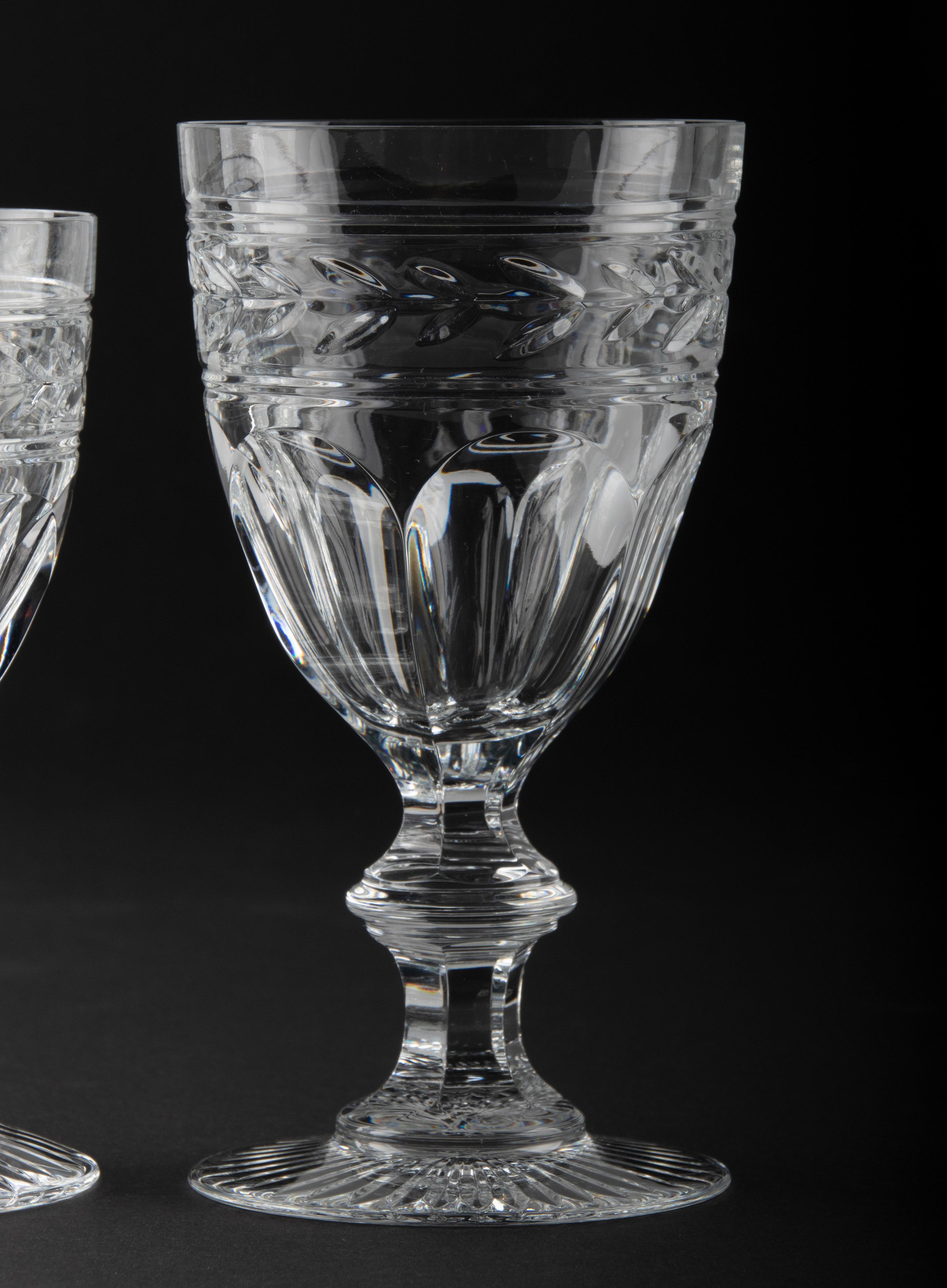 Fait main Ensemble de 18 verres en cristal fabriqués par Baccarat Modèle Jonzac