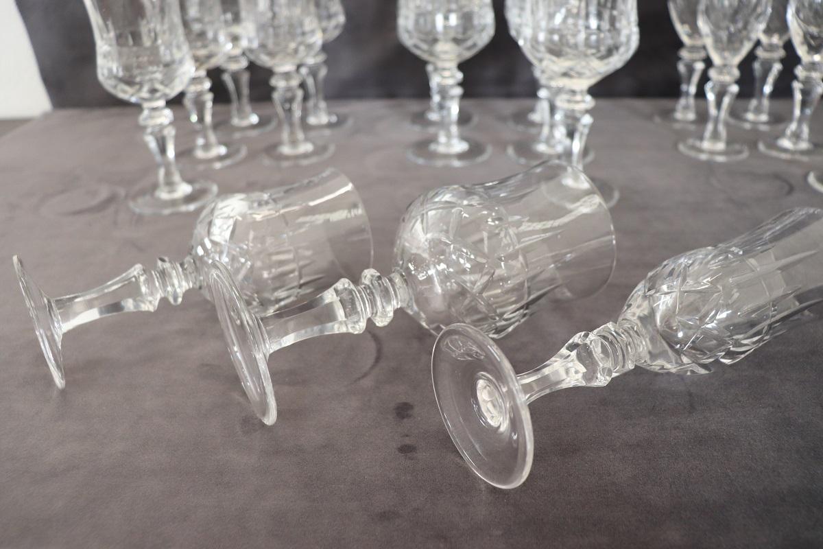 Lot de 18 verres en cristal avec décoration Classic en vente 4
