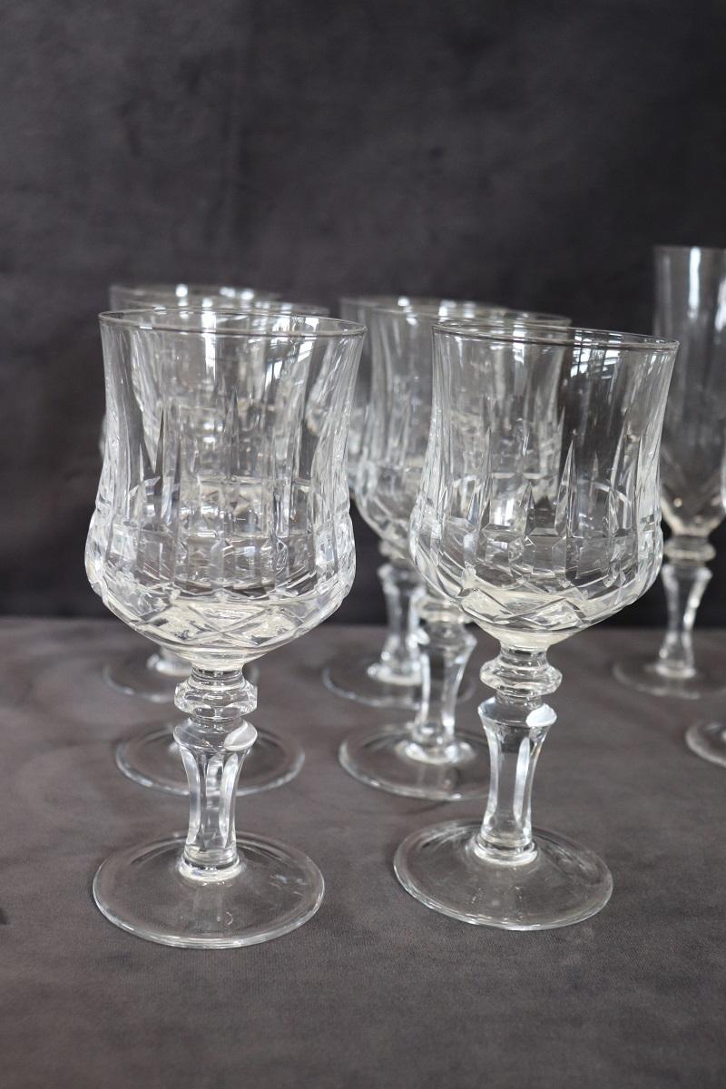italien Lot de 18 verres en cristal avec décoration Classic en vente