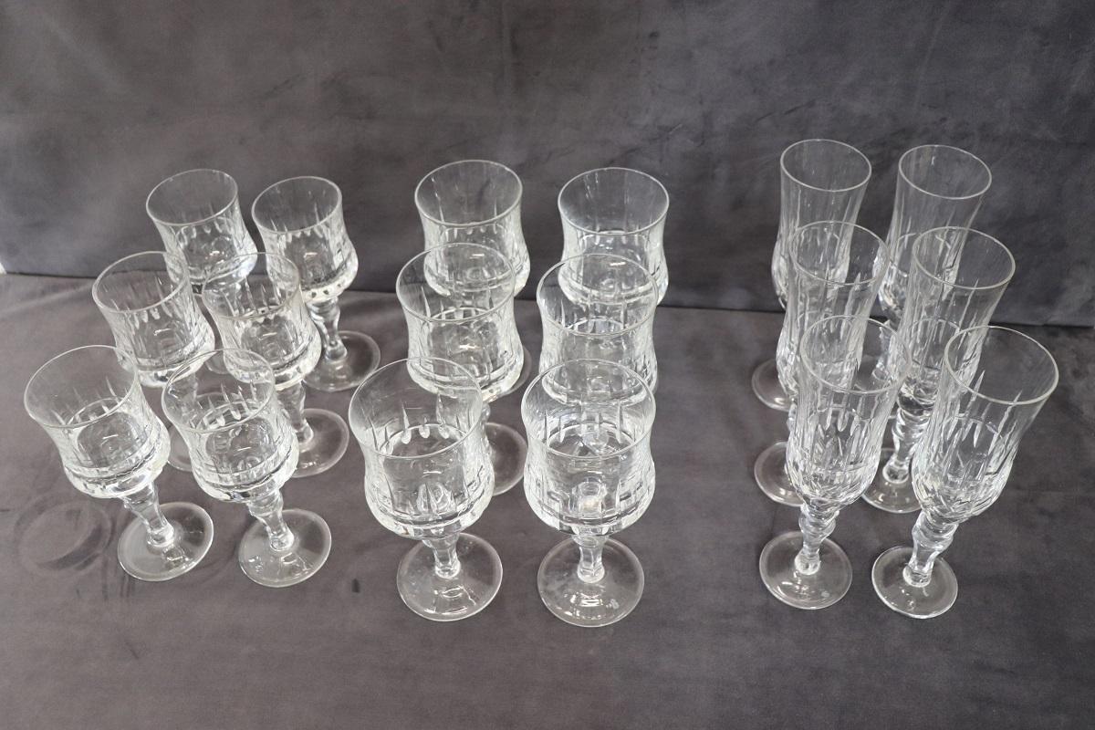 Fin du 20e siècle Lot de 18 verres en cristal avec décoration Classic en vente