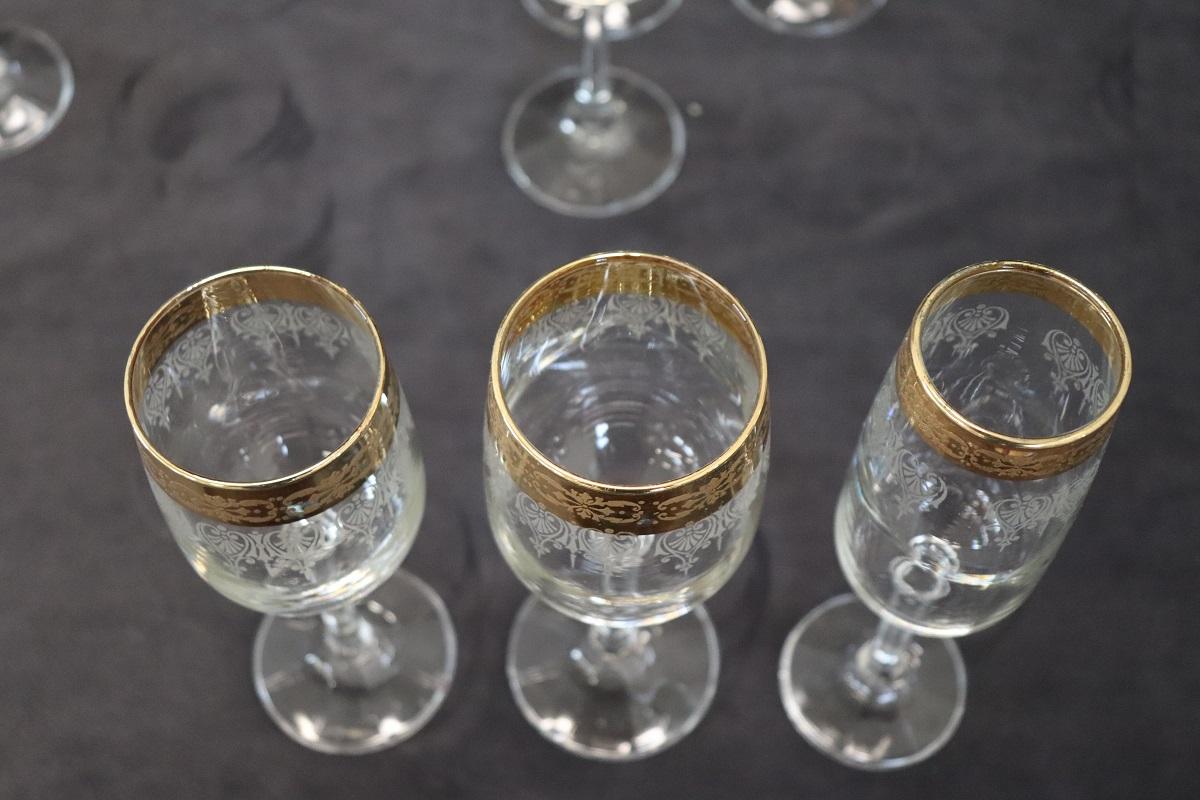 Set di 18 bicchieri di cristallo con decorazione raffinata e bordo dorato 5