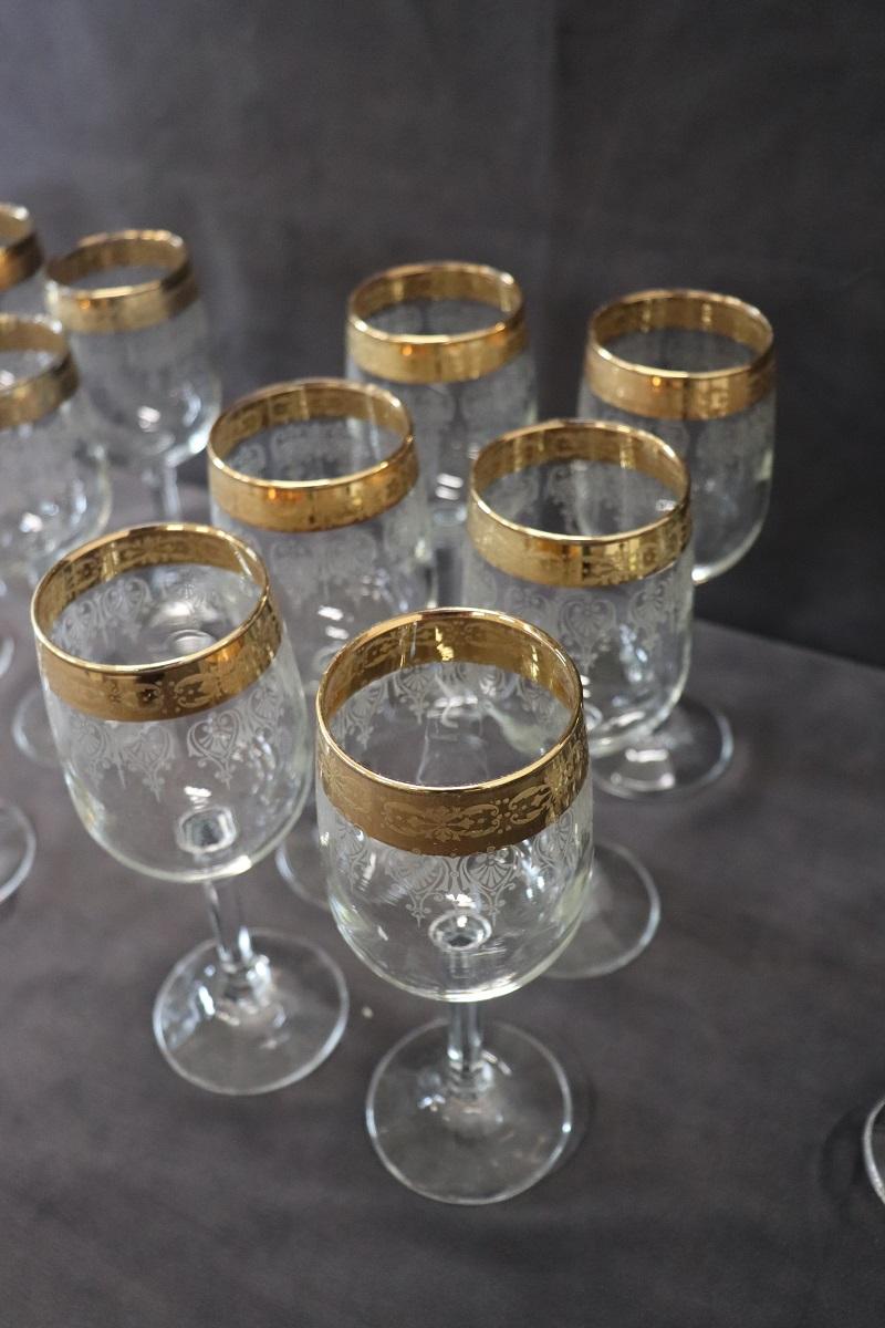 Set di 18 bicchieri di cristallo con decorazione raffinata e bordo dorato 2
