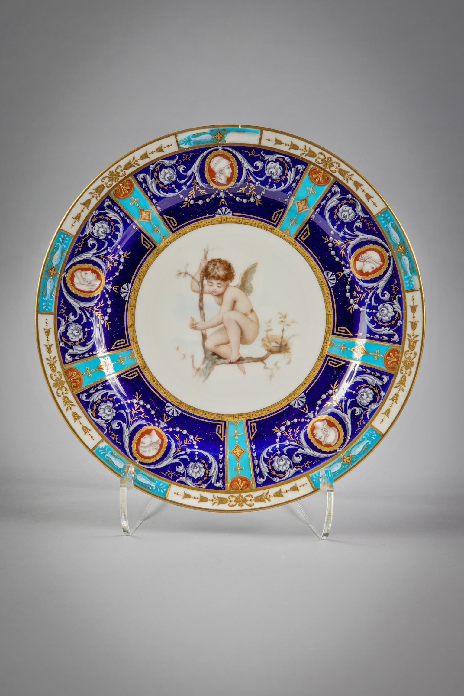 Set of 18 English Porcelain Plates, Minton, circa 1880 In Good Condition For Sale In New York, NY
