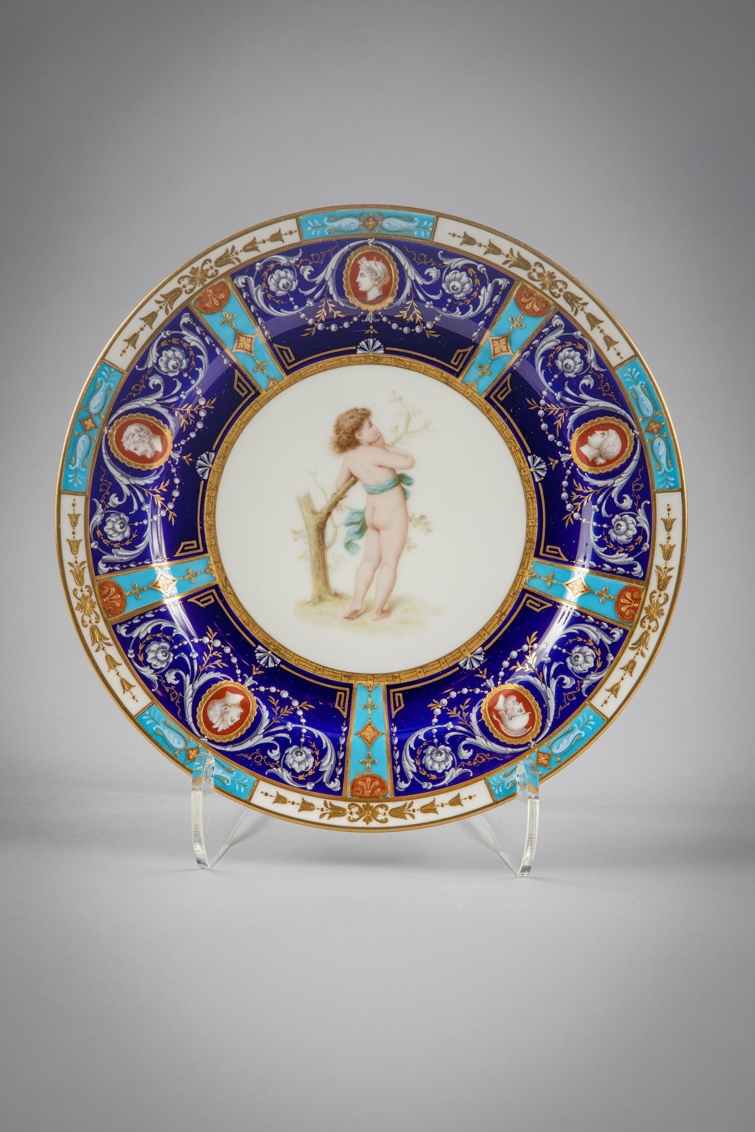 Fin du XIXe siècle Ensemble de 18 assiettes en porcelaine anglaise, Minton, datant d'environ 1880 en vente