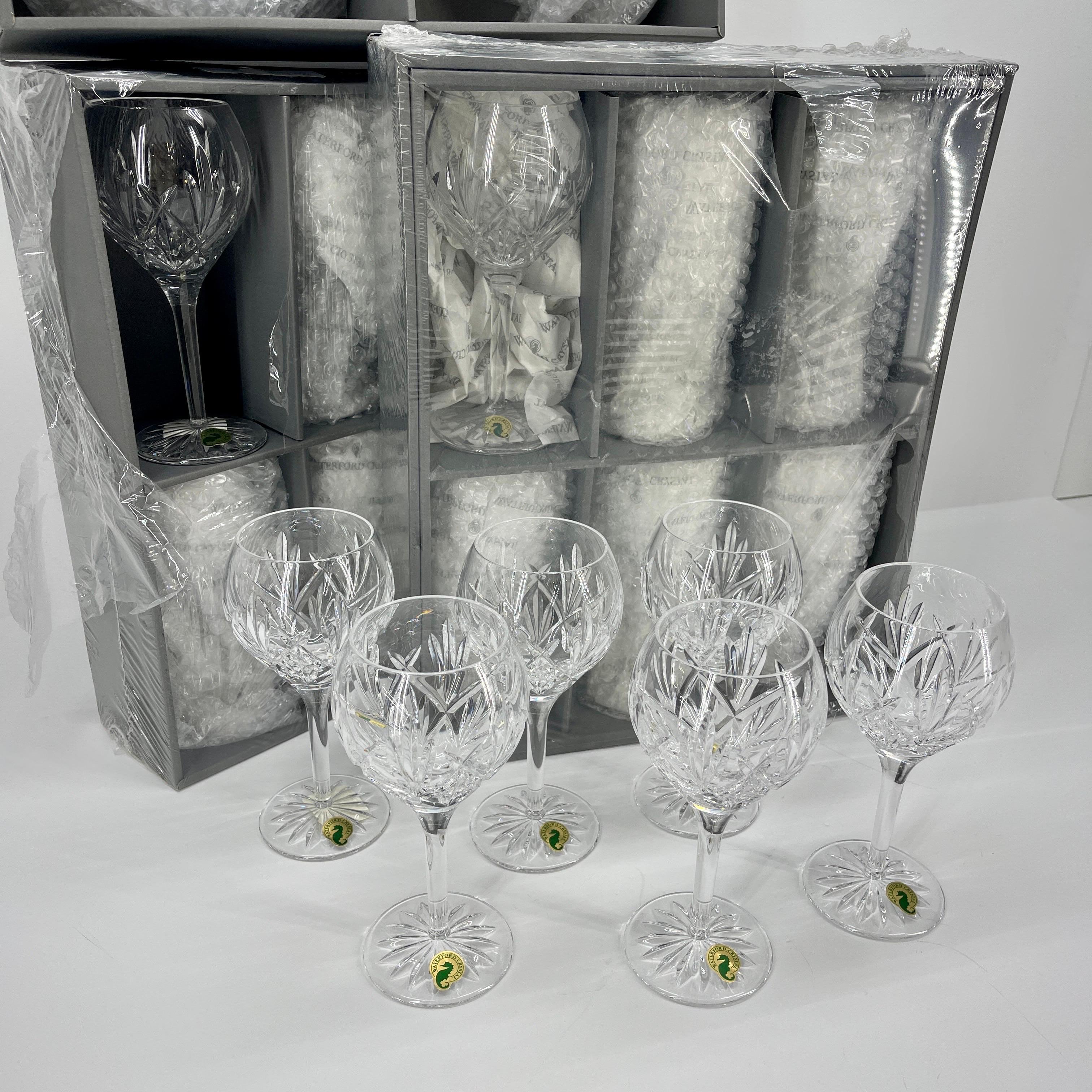 Set von 18 EVE Waterford-Weingläsern aus Kristall in Rot und Weiß im Angebot 4
