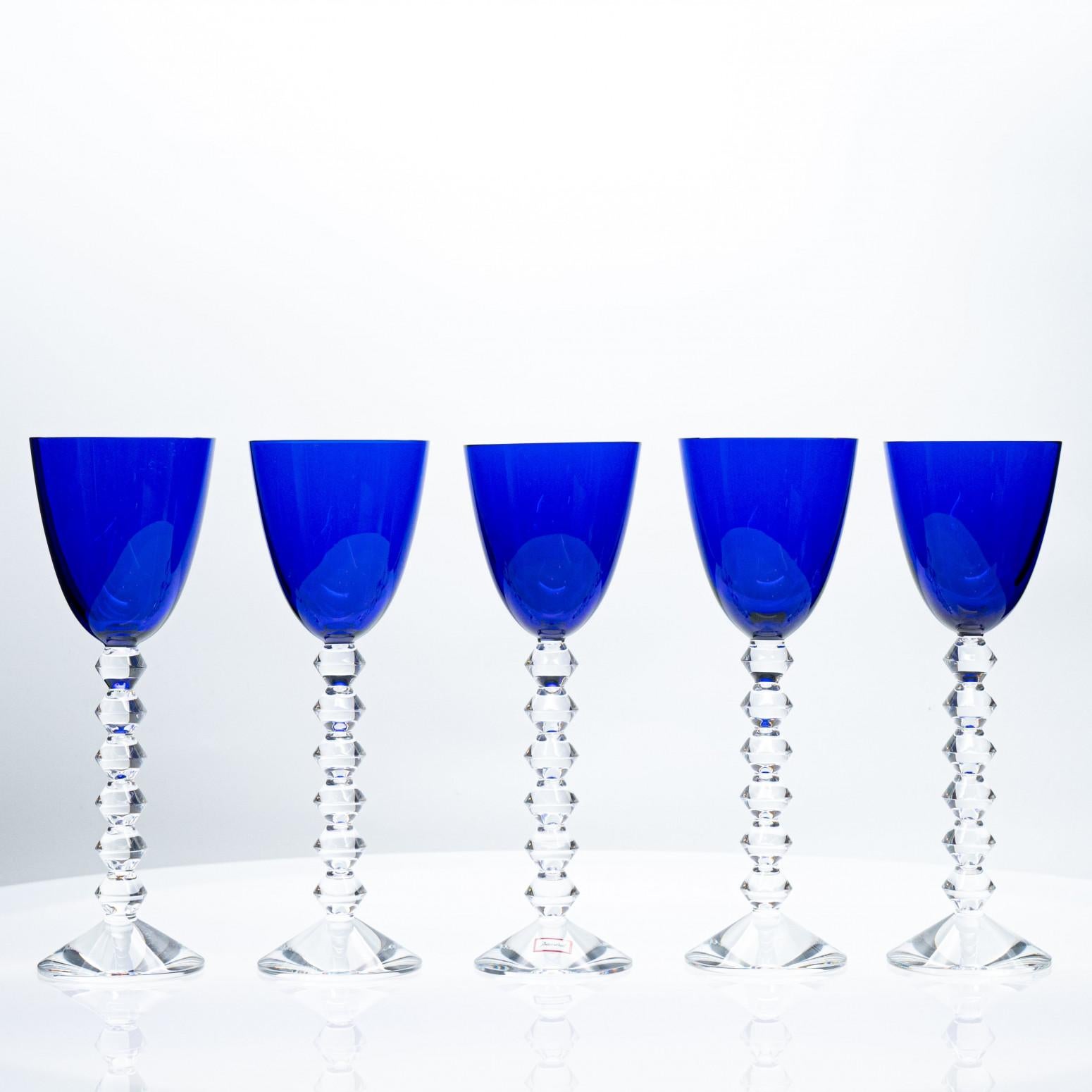 Mid-20th Century Set of 18 Exquise Deep Blue Baccarat Crystal glasses, France For Sale