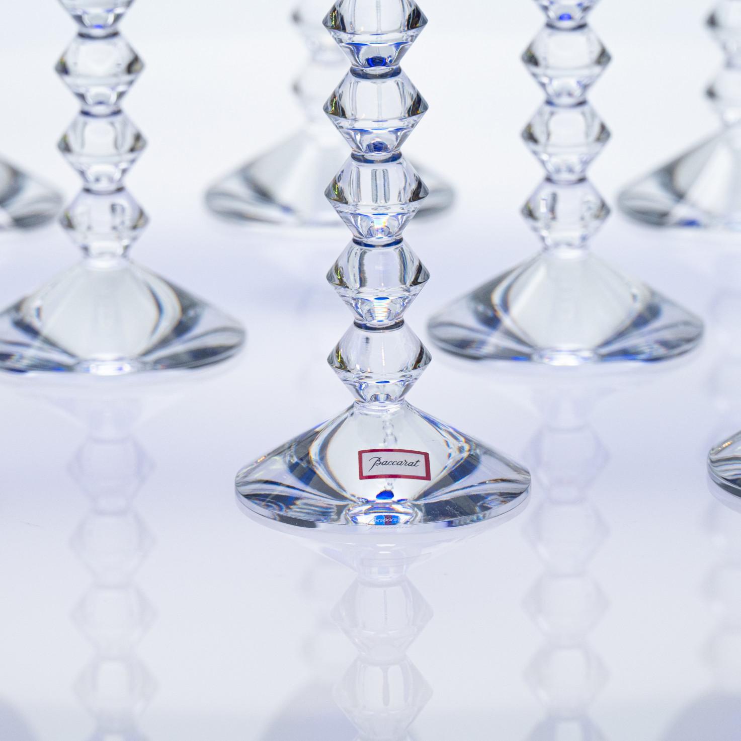 Ensemble de 18 verres exquis en cristal de Baccarat bleu profond, France en vente 1